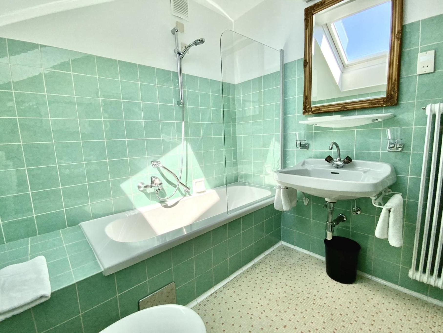 Double Room - Photo 6