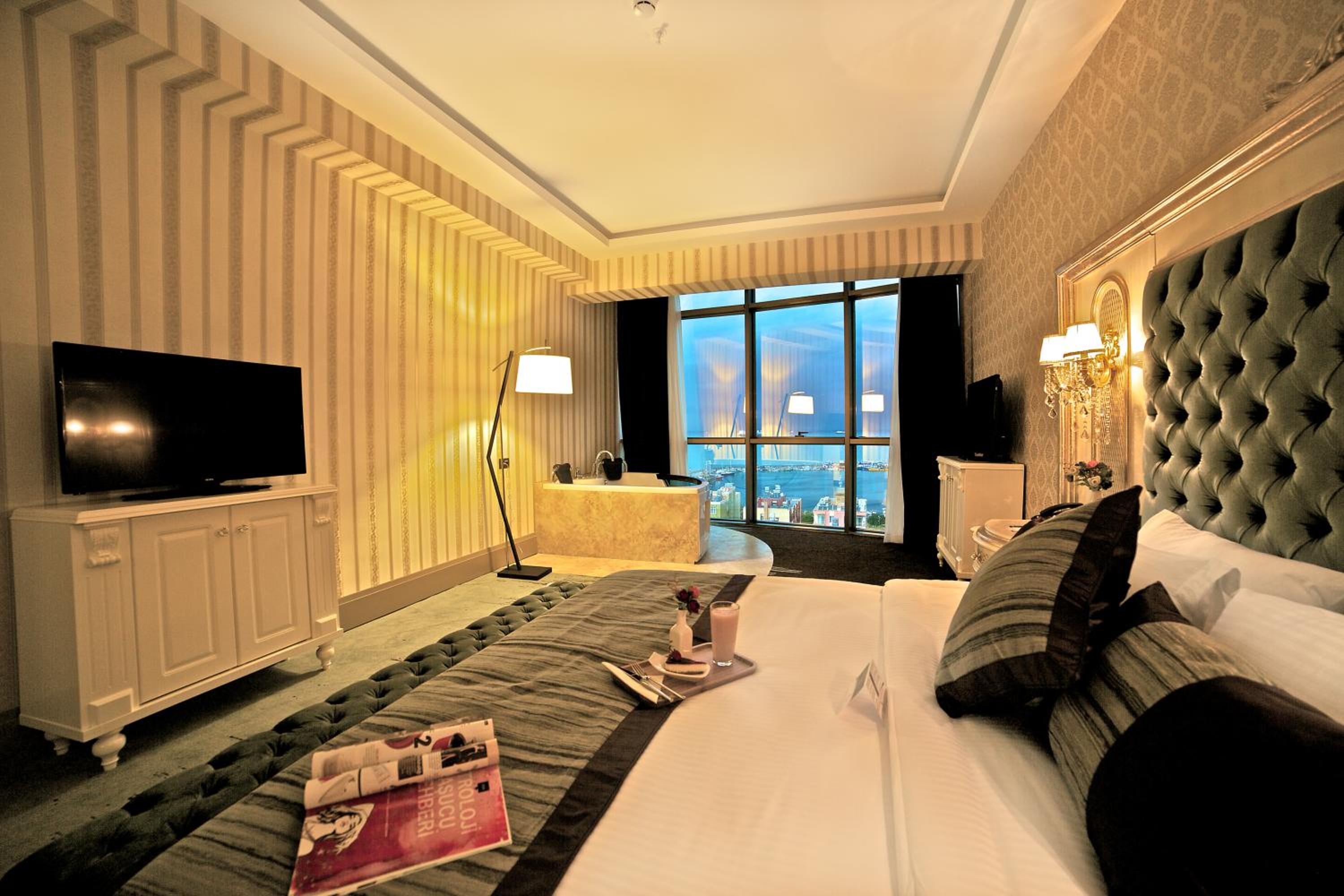 King Suite with Sea View - Photo 1