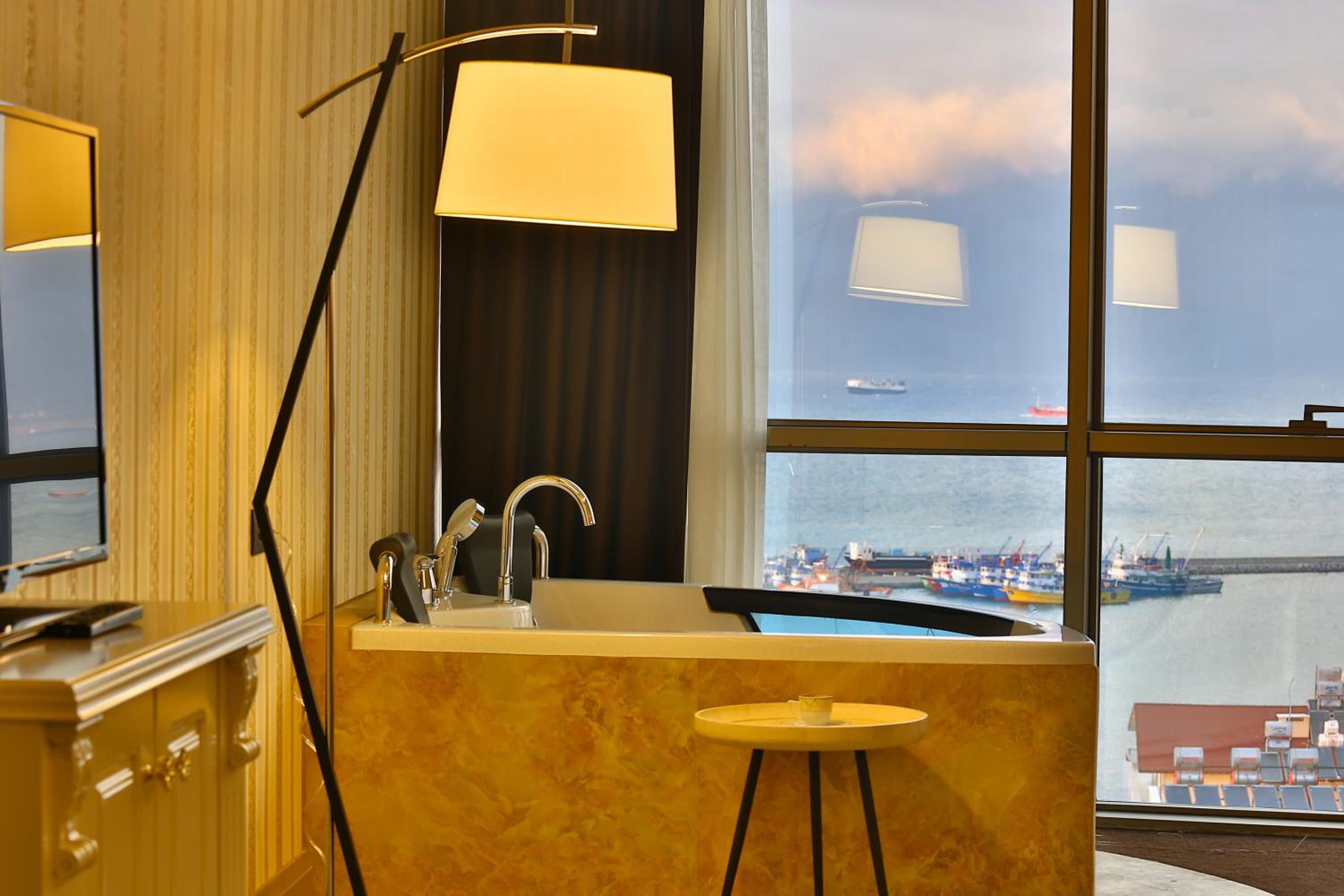 King Suite with Sea View - Photo 3