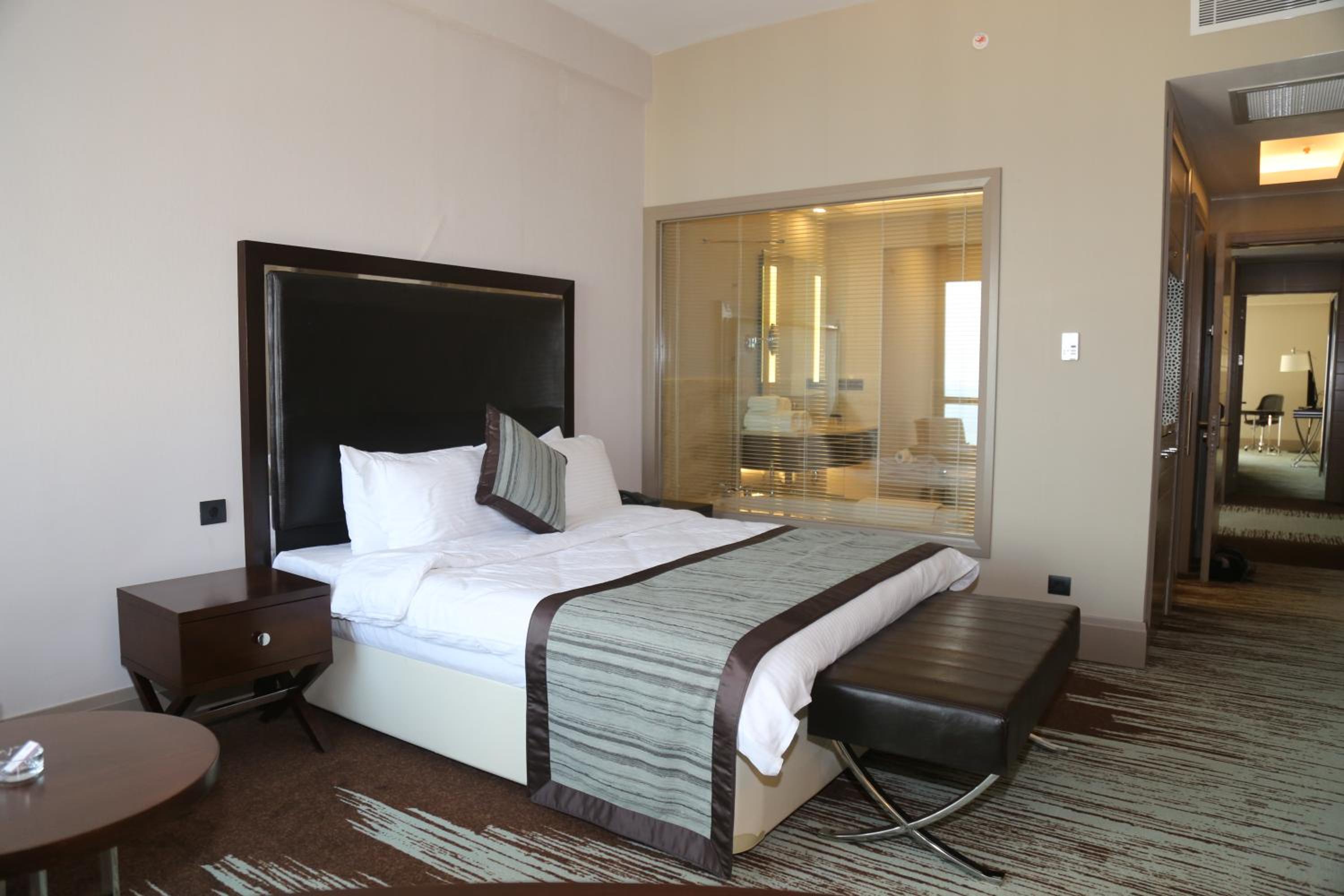 Standard King Room - Photo 6