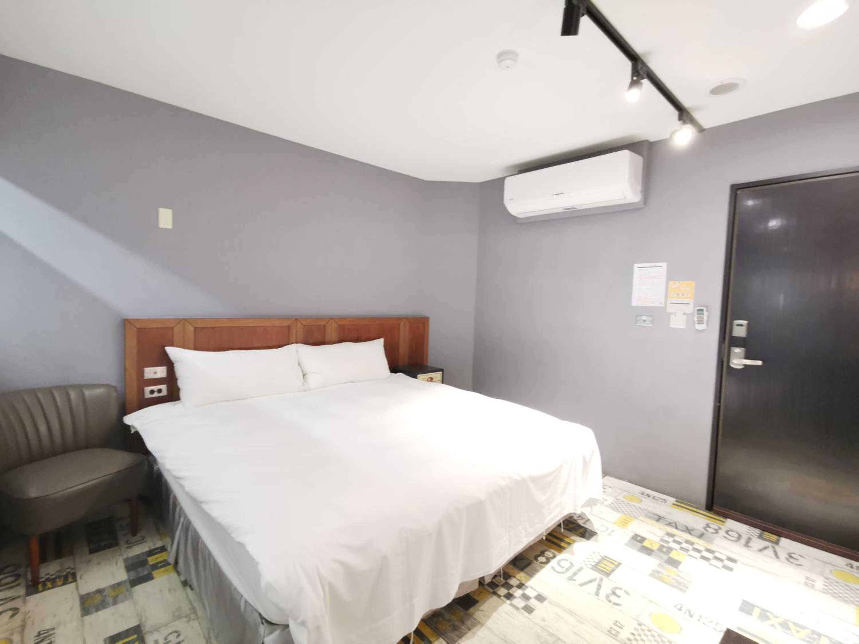 Economy Double Room photo 3