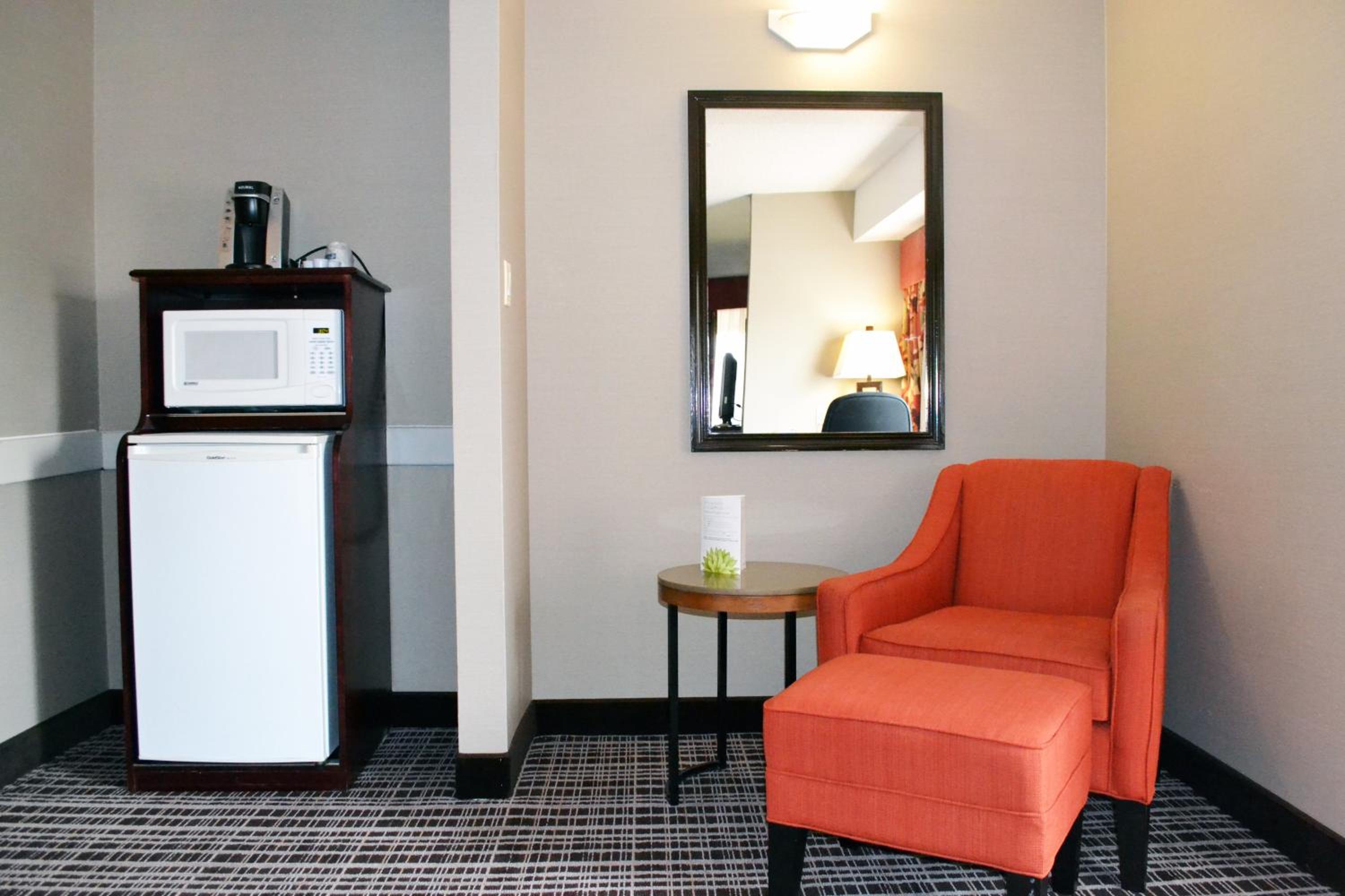 King Suite - Non-Smoking - Photo 1
