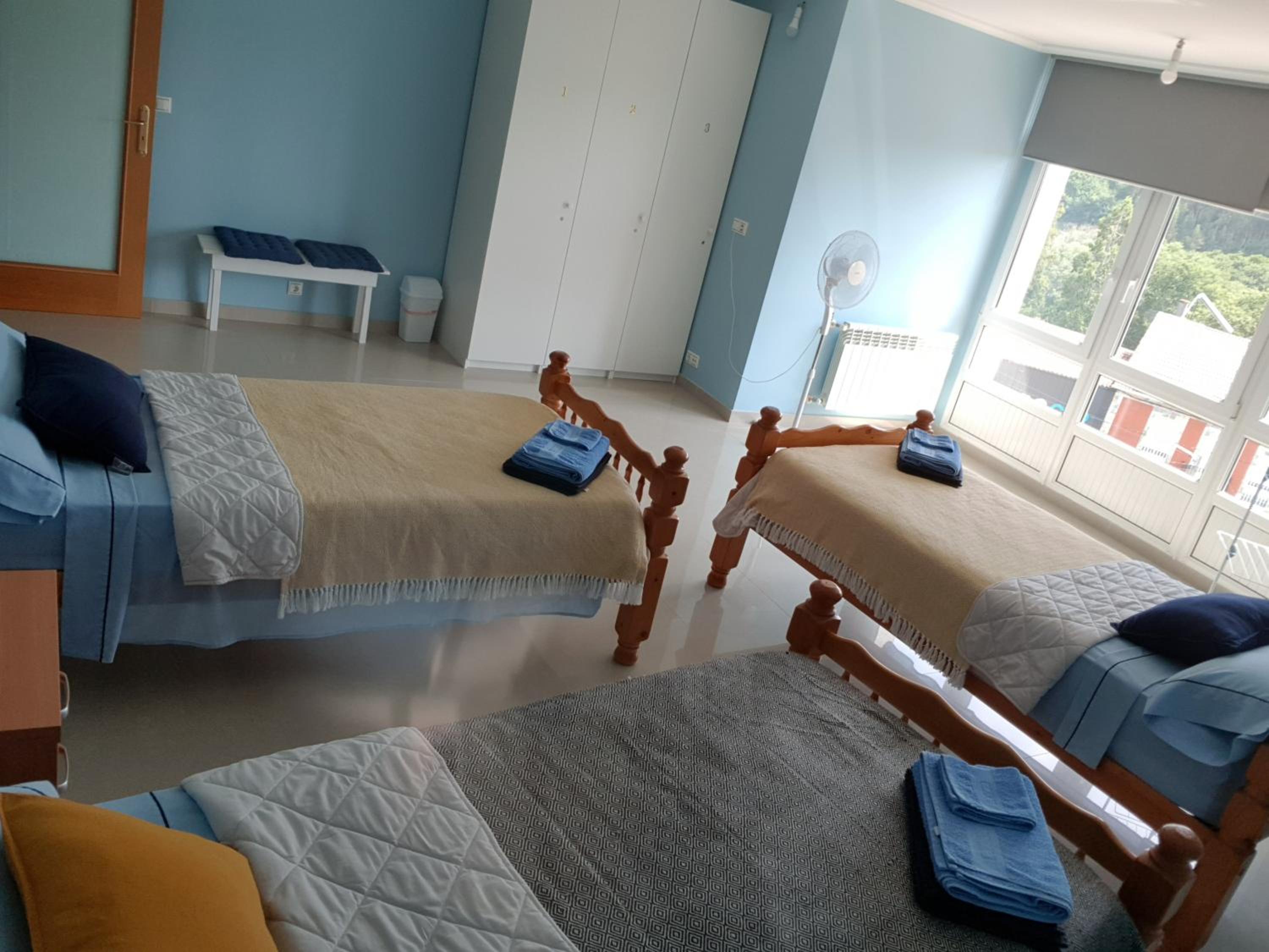 Basic Triple Room with Shared Bathroom photo 2