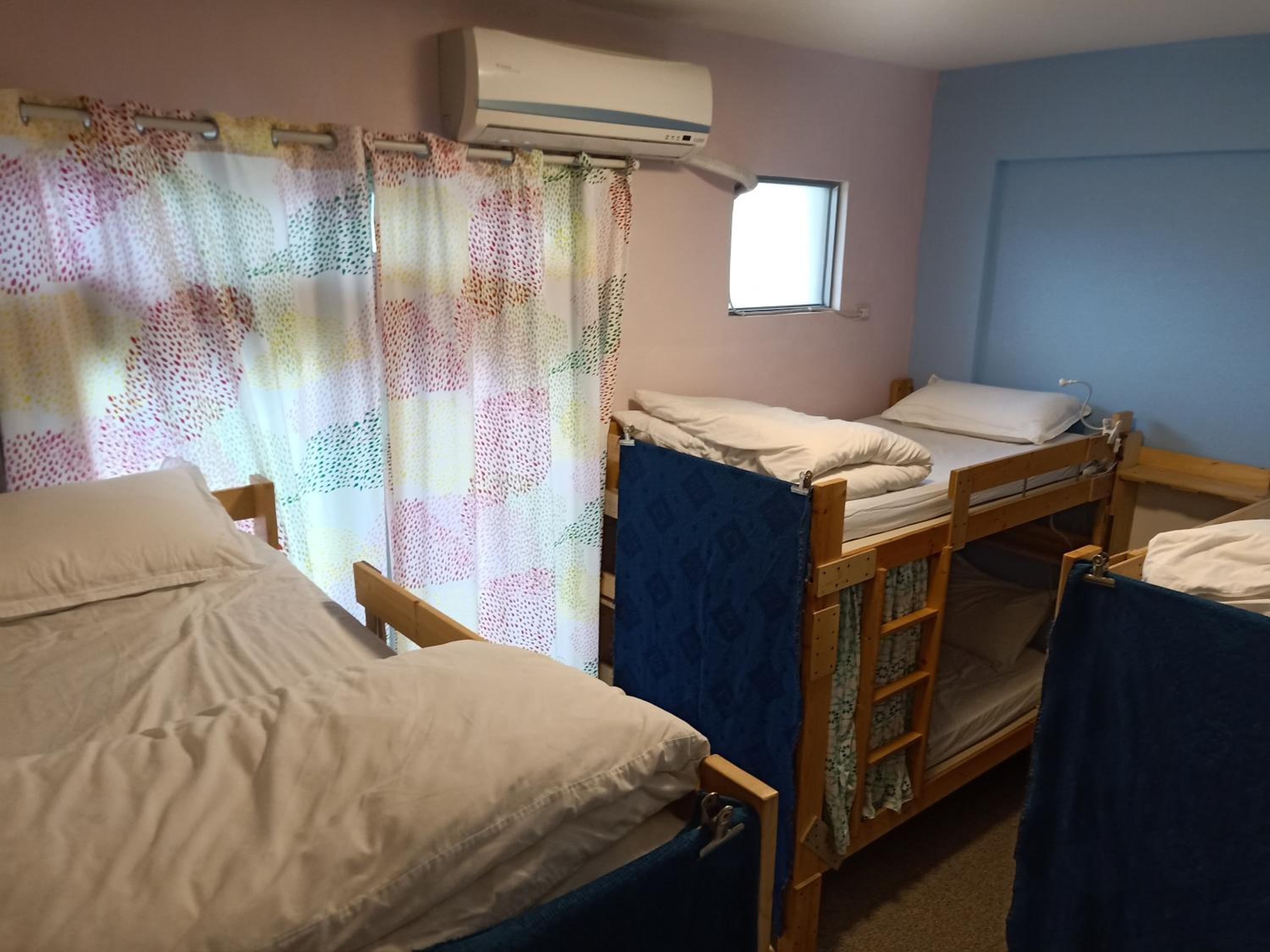 6-Bed Female Dormitory Room photo 3