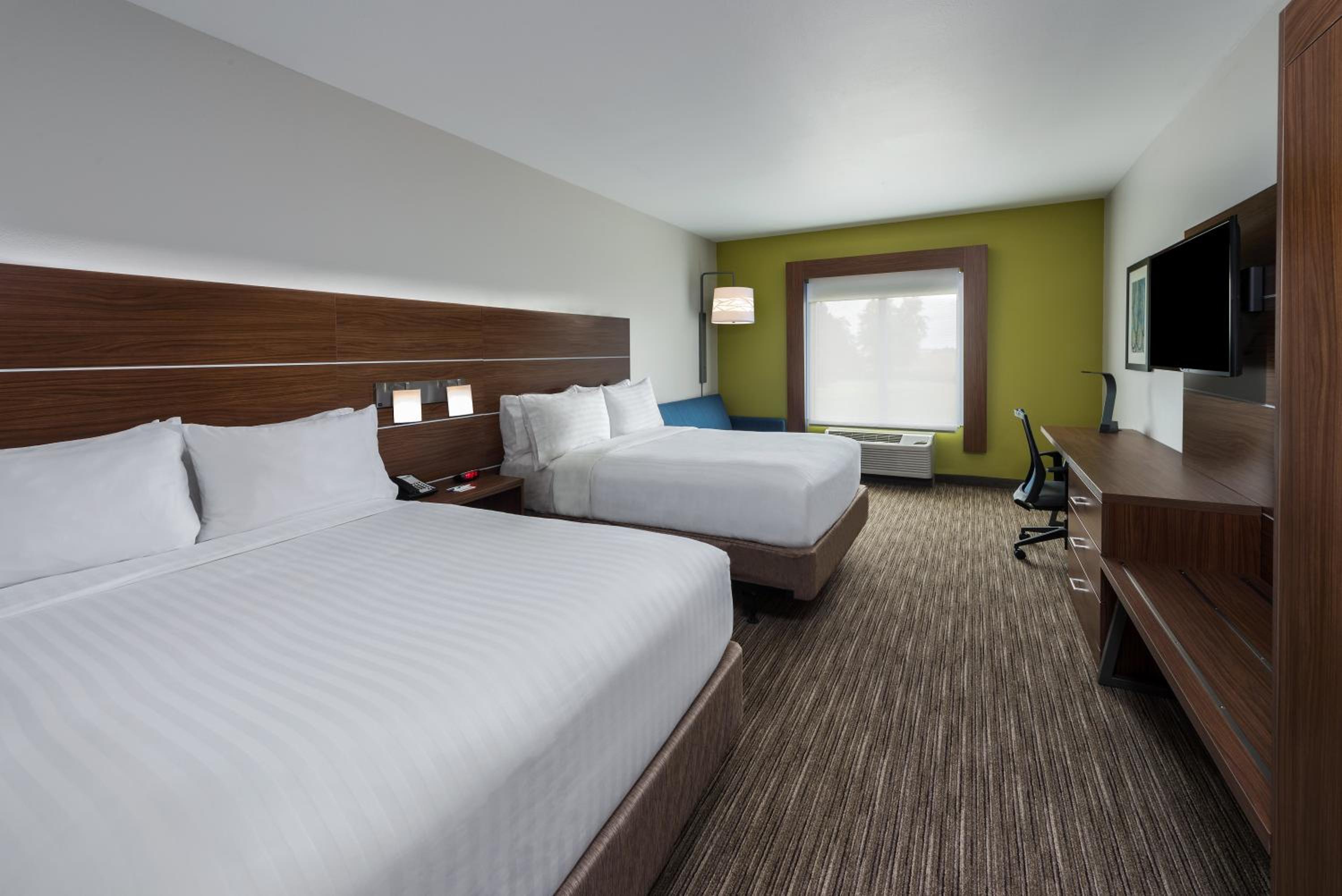 Queen Suite with Two Queen Beds