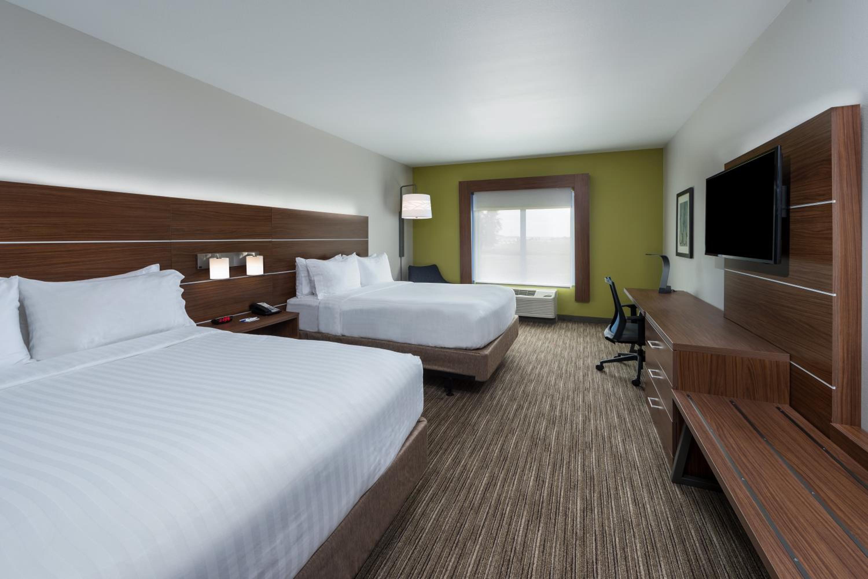 Queen Room with Two Queen Beds - Mobility Access Tub/Non-Smoking