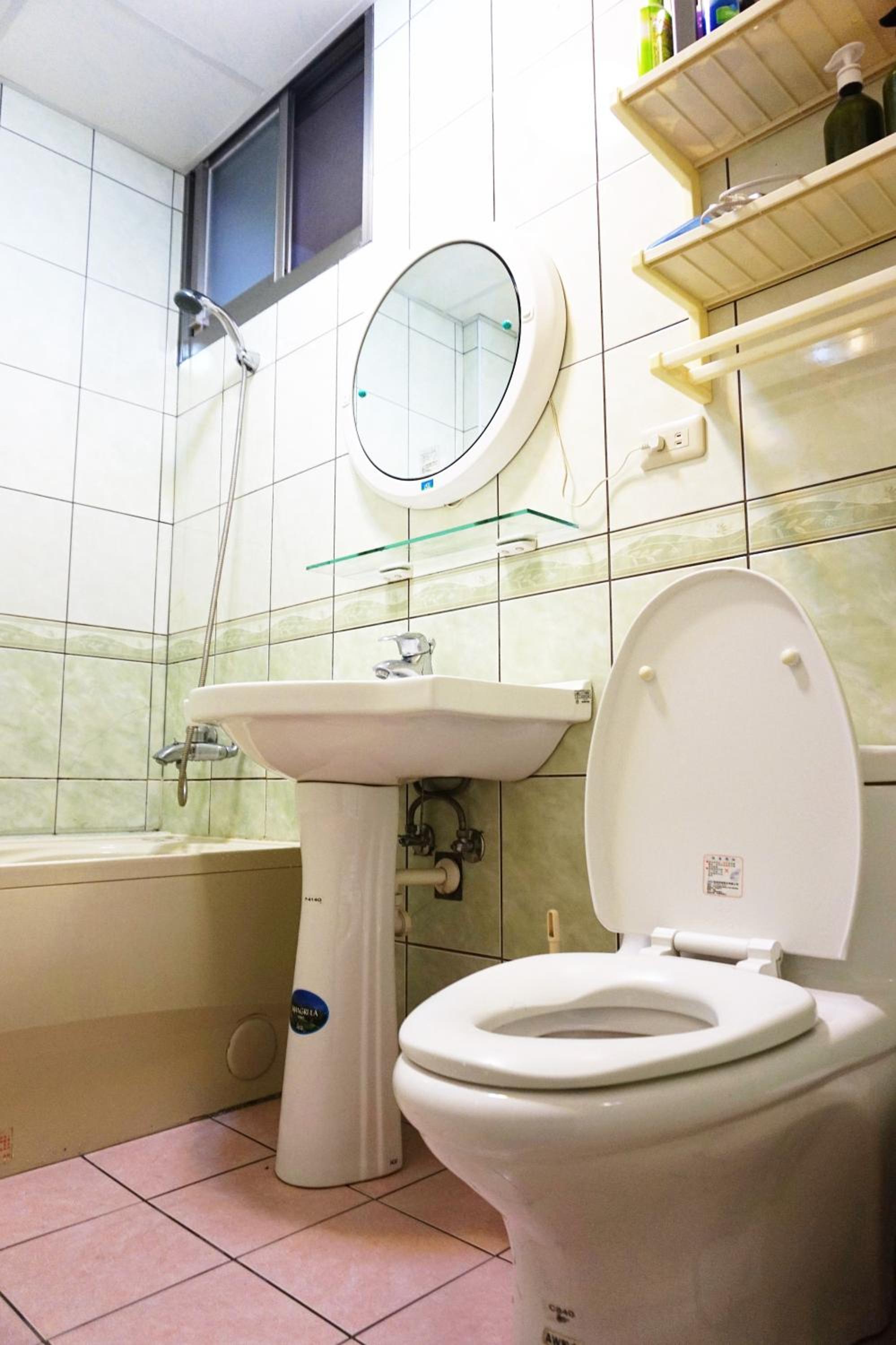 Double or Twin Room with Private Bathroom photo 3