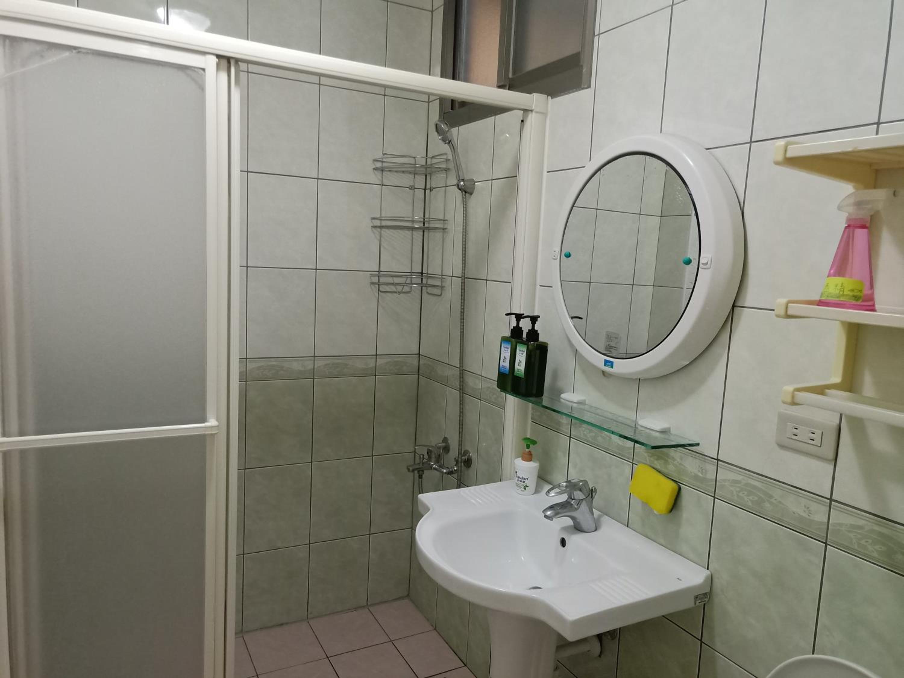 Quadruple Room with Private Bathroom photo 2