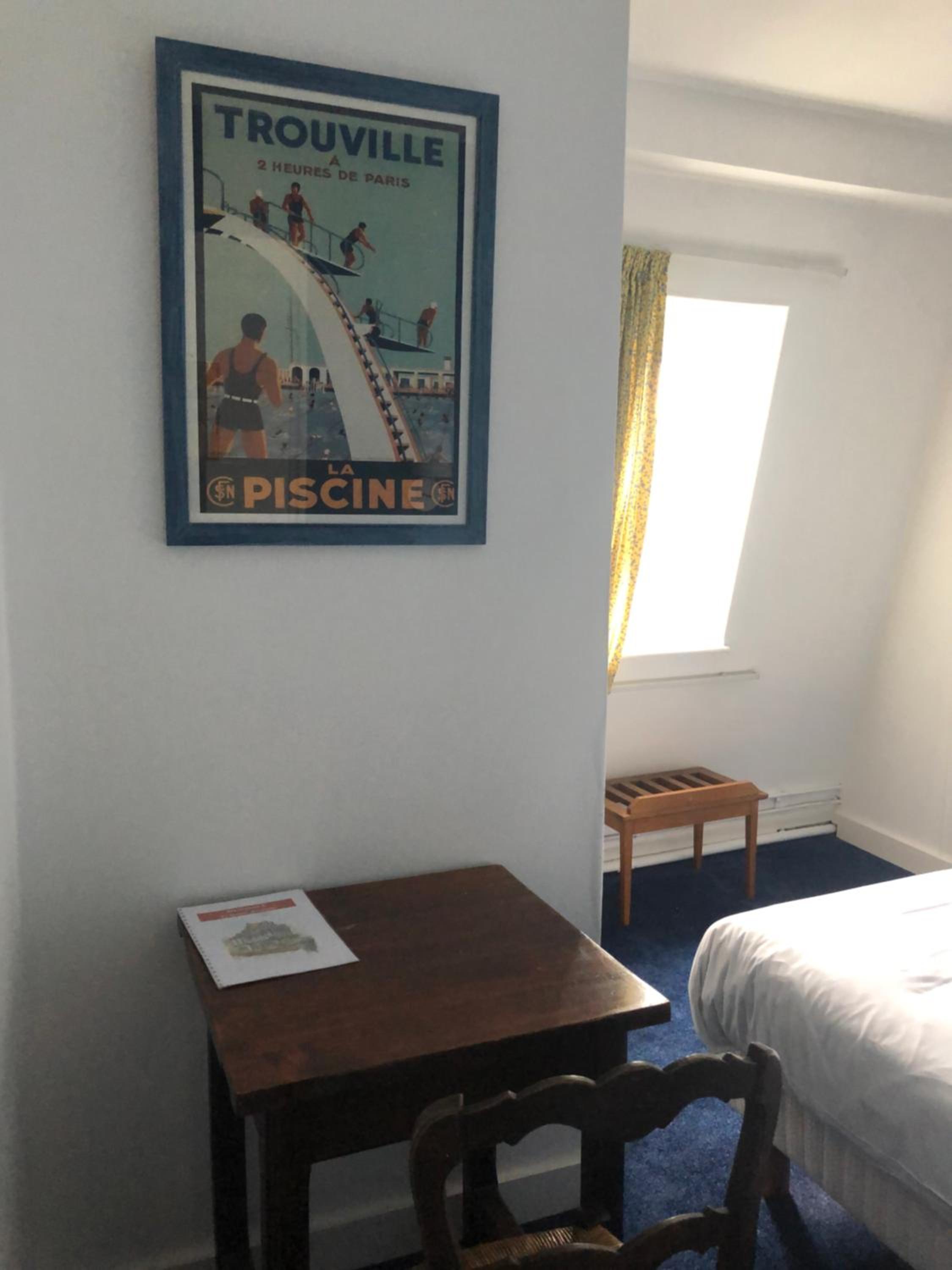 Double Room with Toilets on the Landing - Photo 1