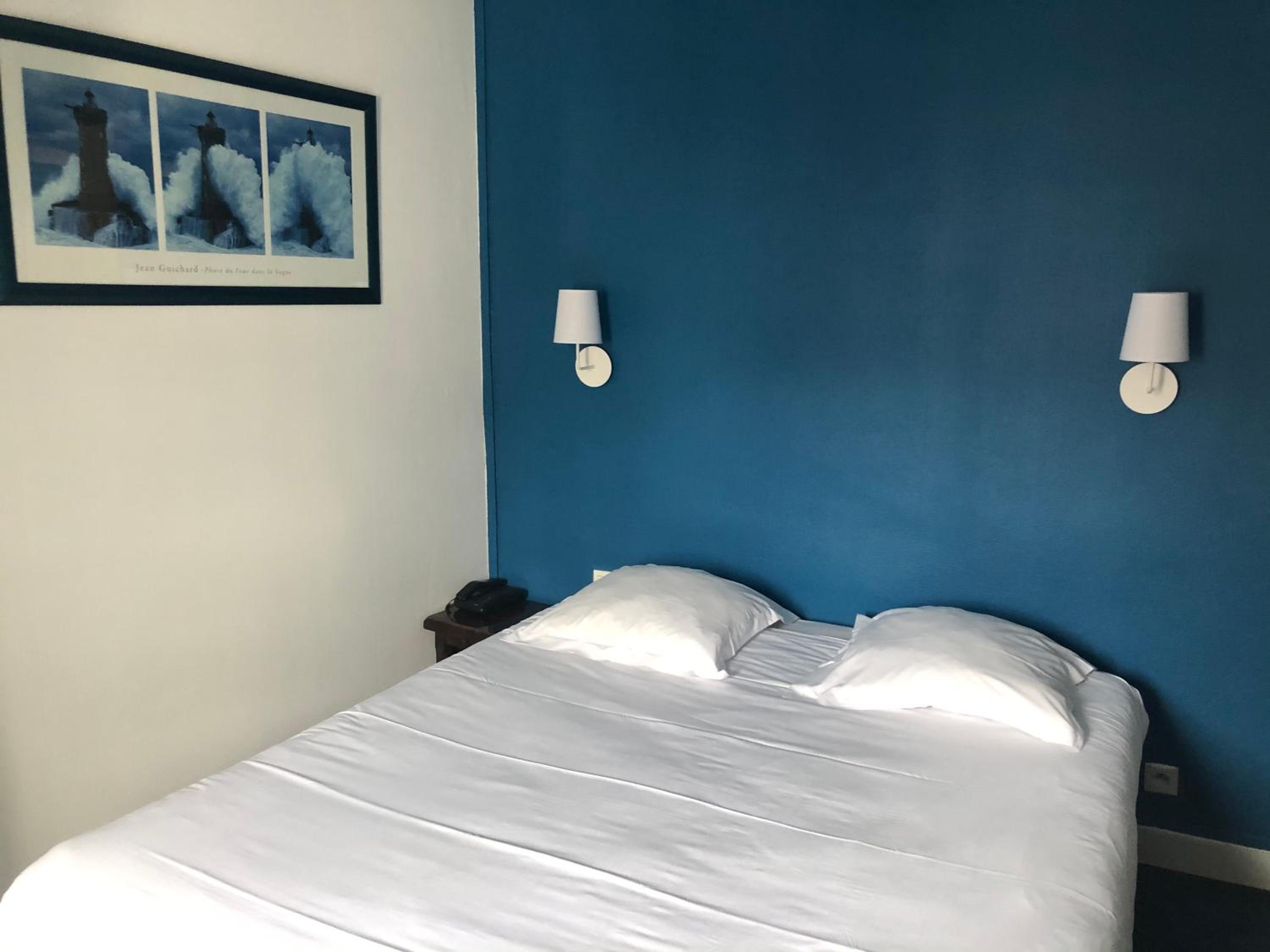 Double Room with Toilets on the Landing - Photo 2