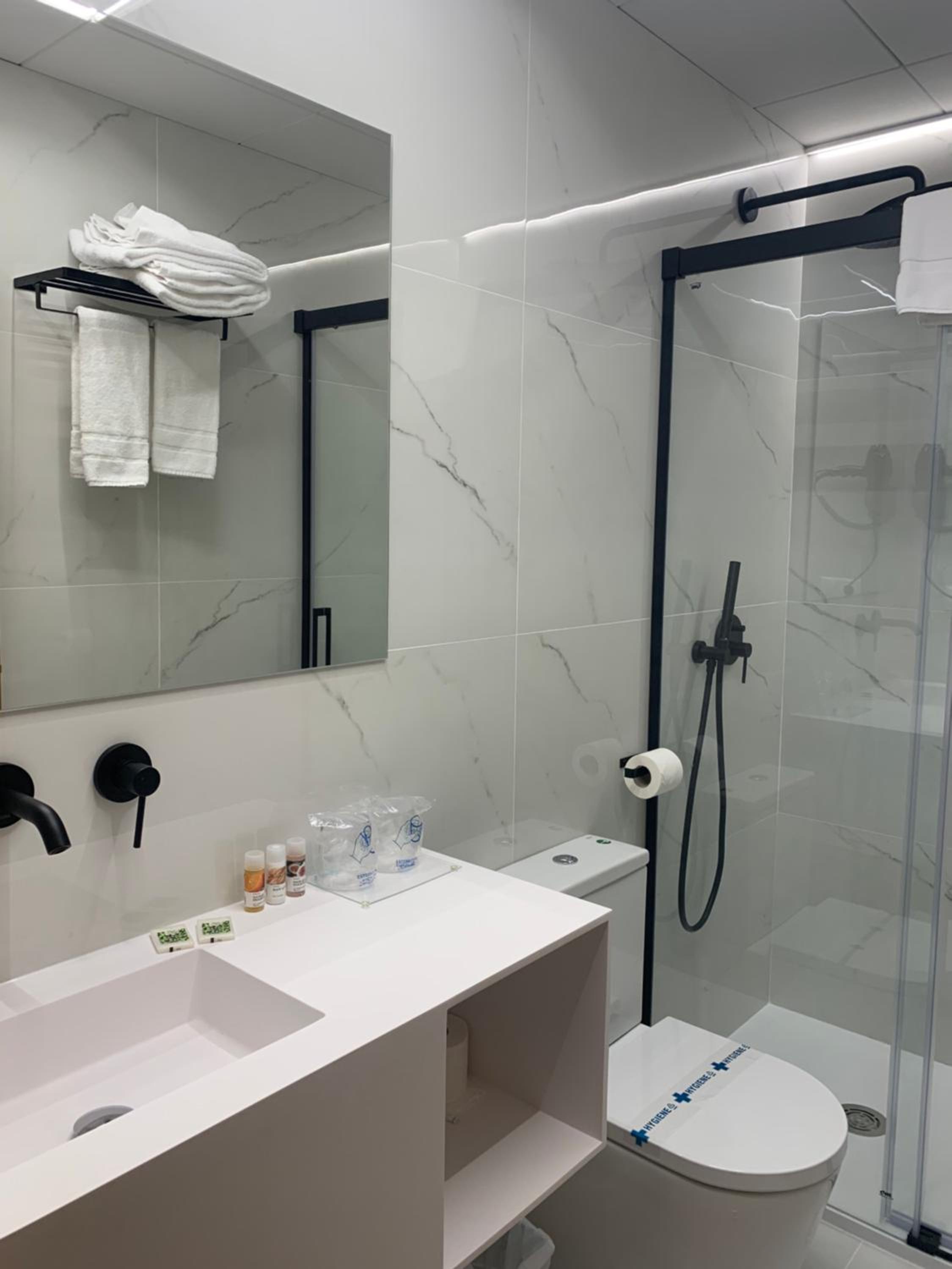 Standard Double Room - Photo 4