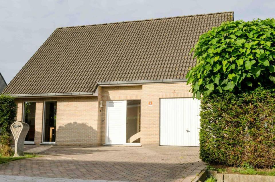 Three-Bedroom House photo 3
