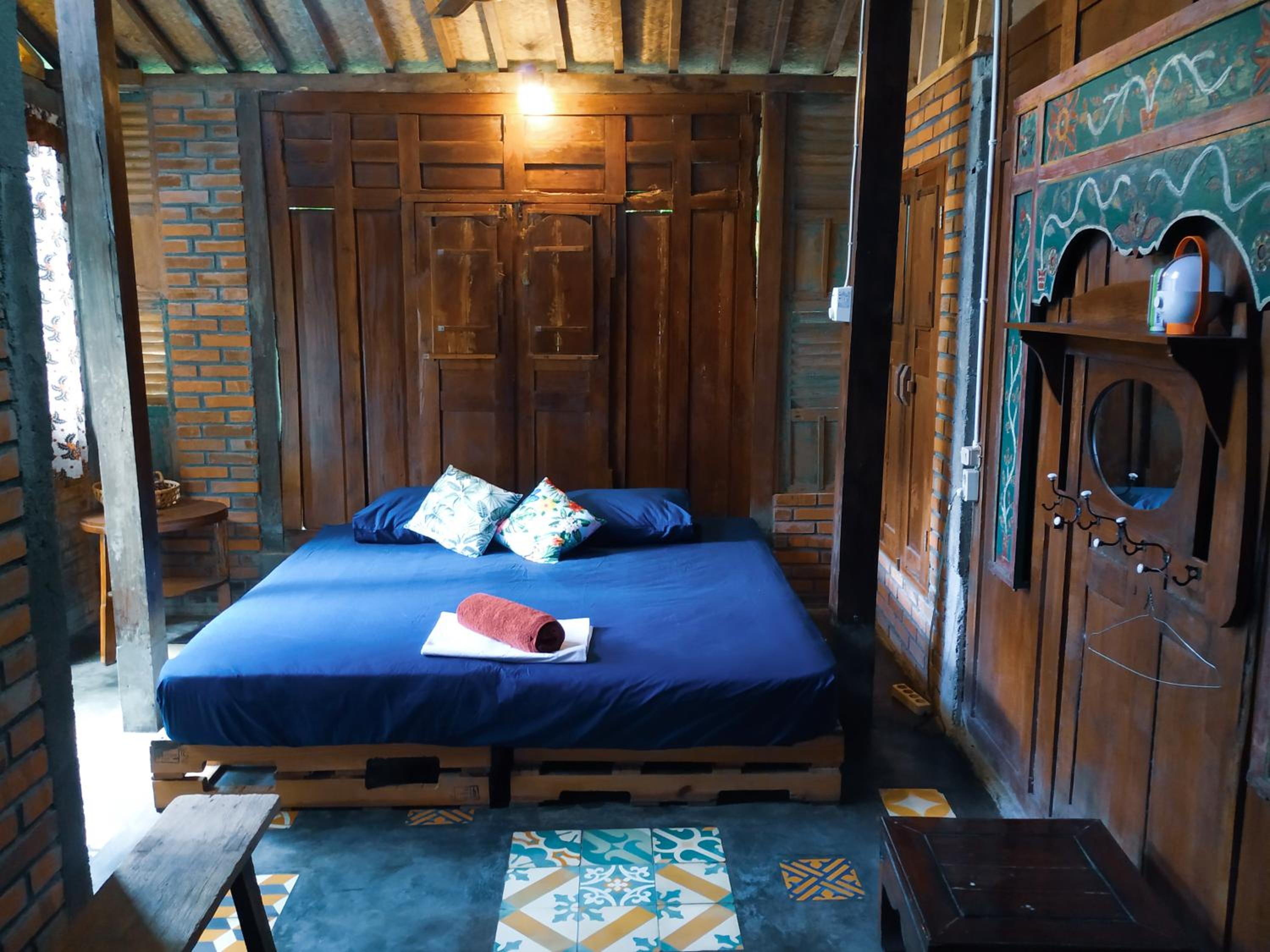 Deluxe Double Room (2 Adults + 1 Child) - Photo 8