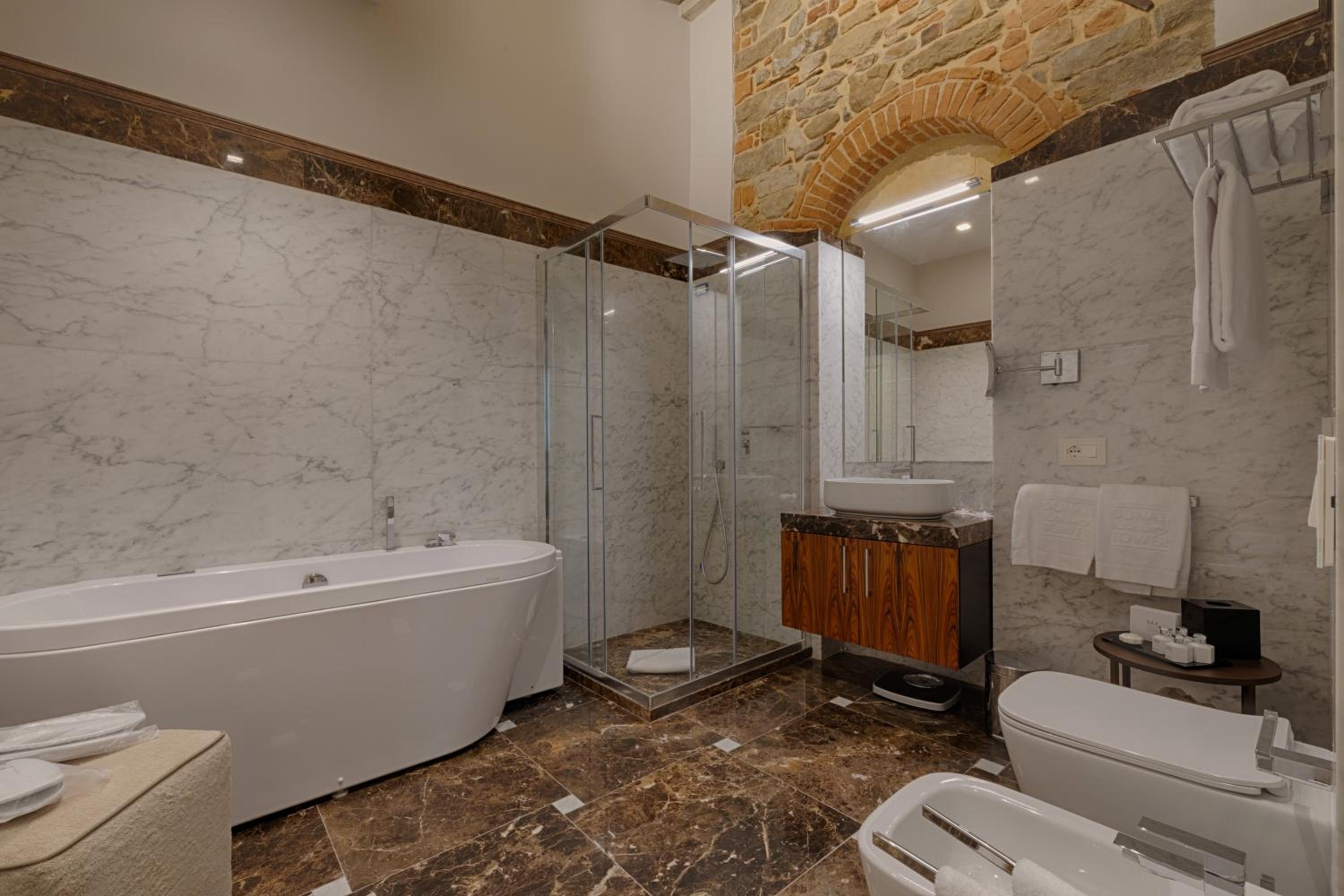 Raffaello - Deluxe Suite Duomo View with Spa Bath