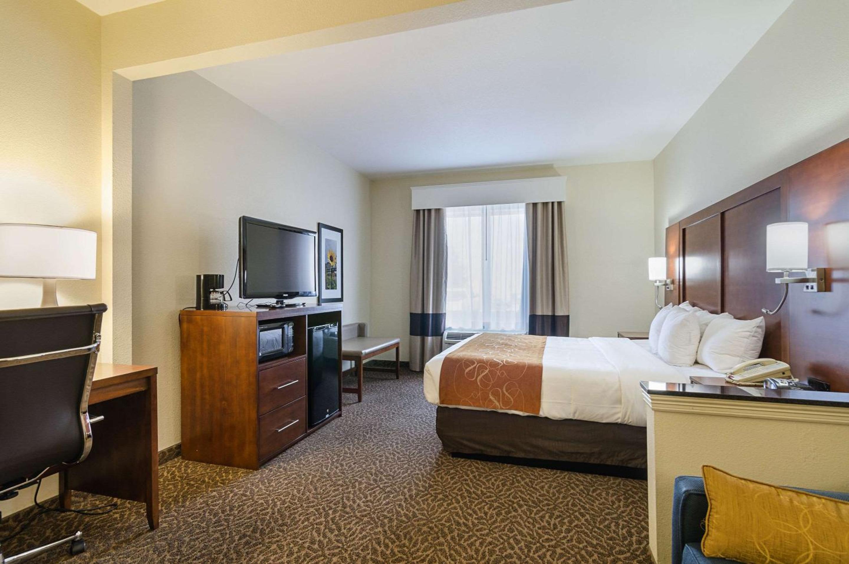 King Suite - Accessible/Non-Smoking photo 1