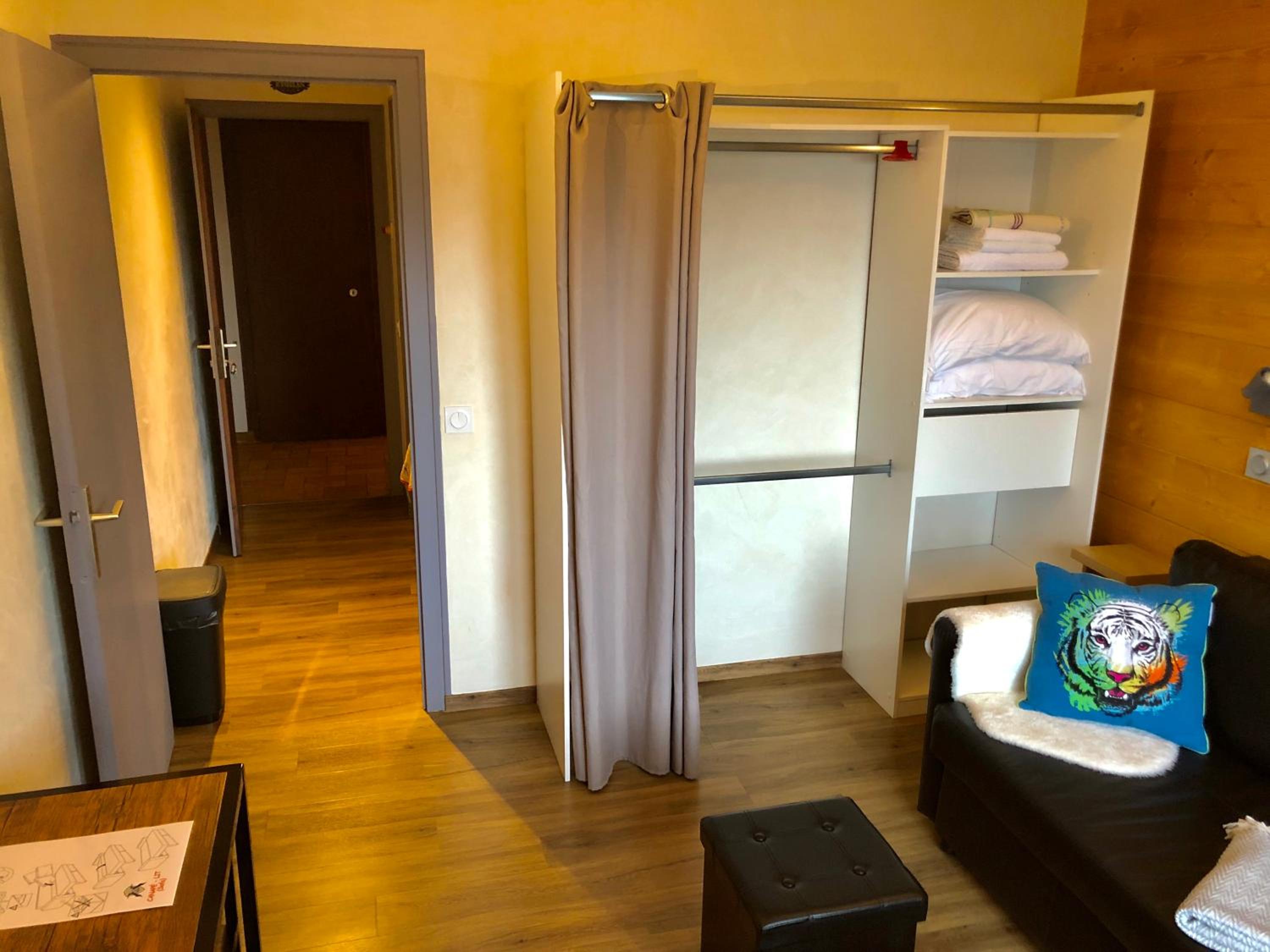 Studio Apartment - Photo 8