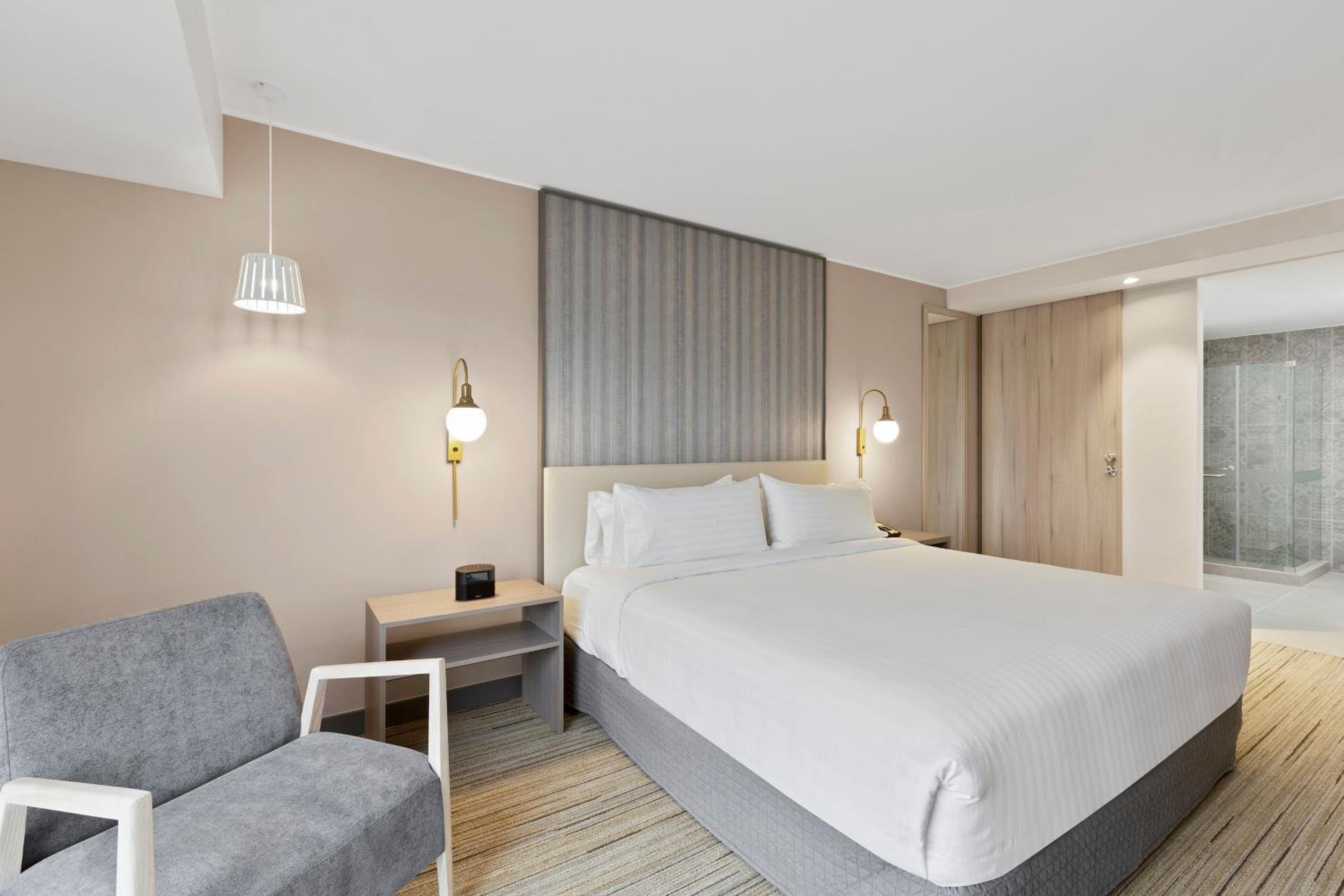 Standard King Room photo 1