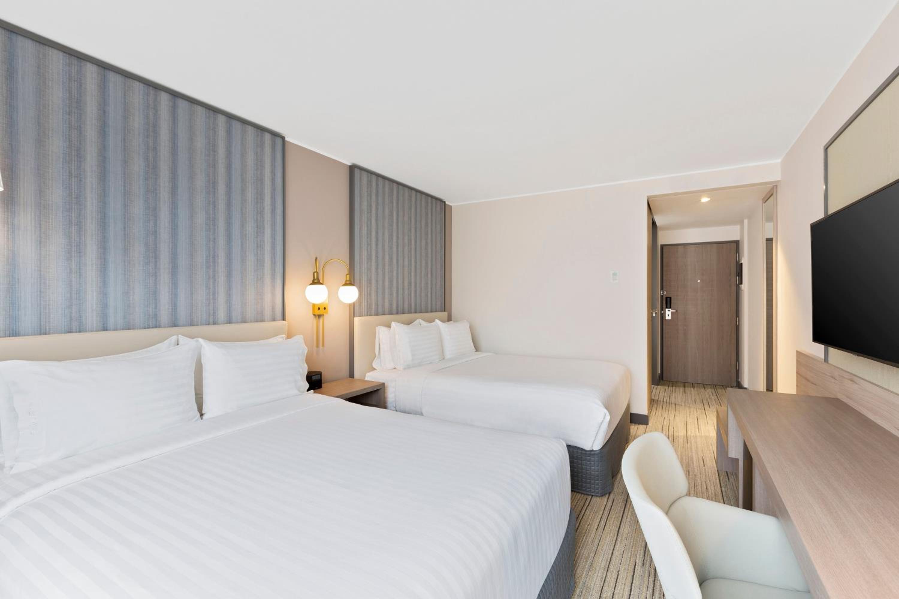 Standard Double Room with Two Double Beds - High Floor/Extra Space photo 2