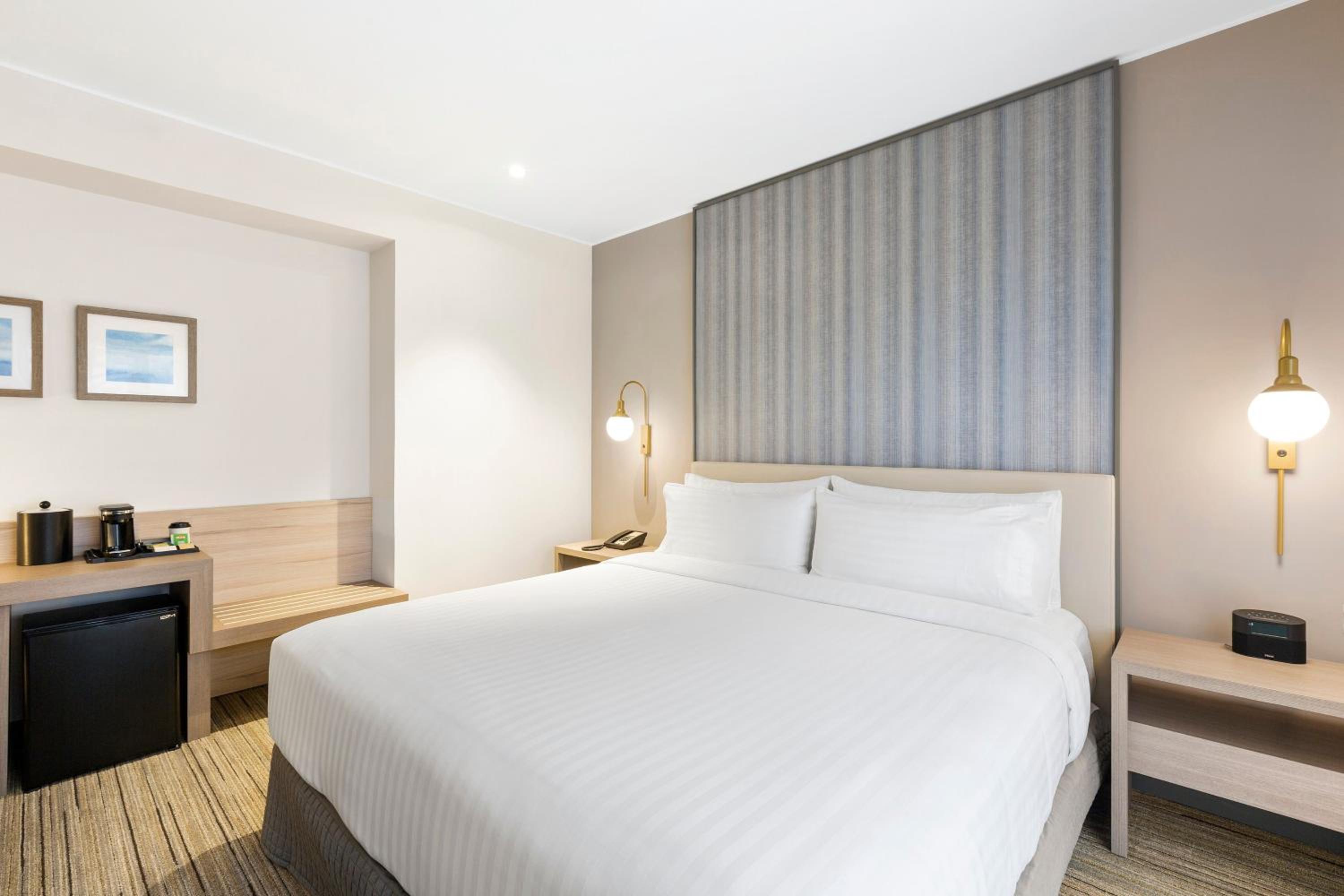 Standard King Room with Extra Space photo 1