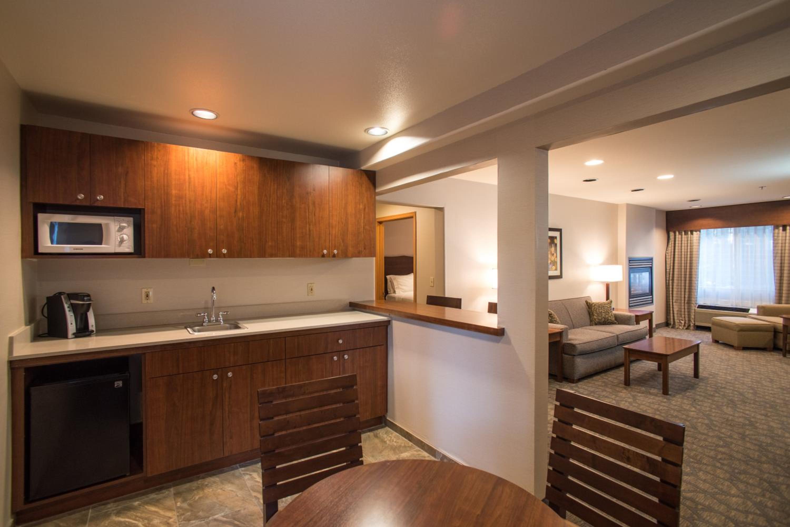 One-Bedroom Suite with Two Queen Beds