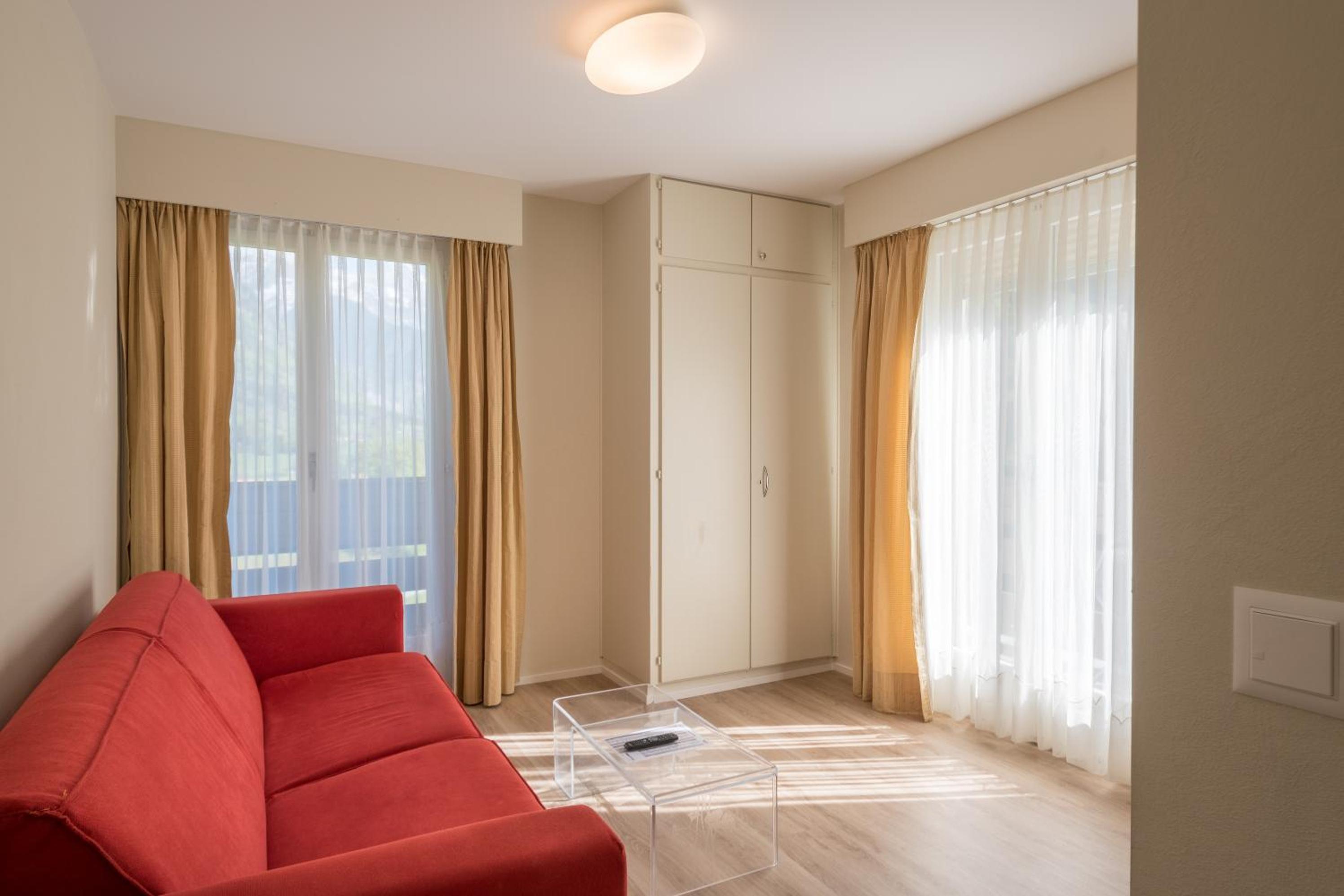 Superior Family Room - Photo 10