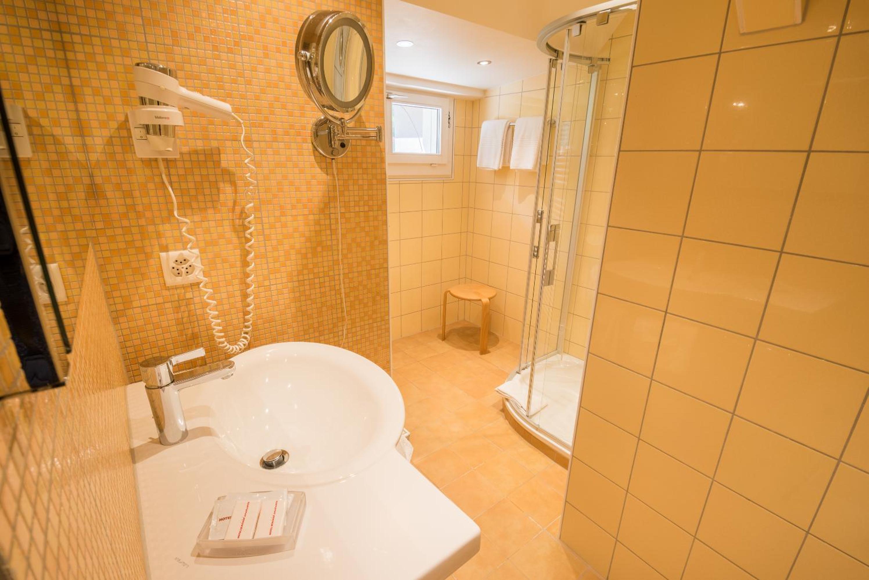 Familiy Room (2 Adults + 2 Children) - Photo 5