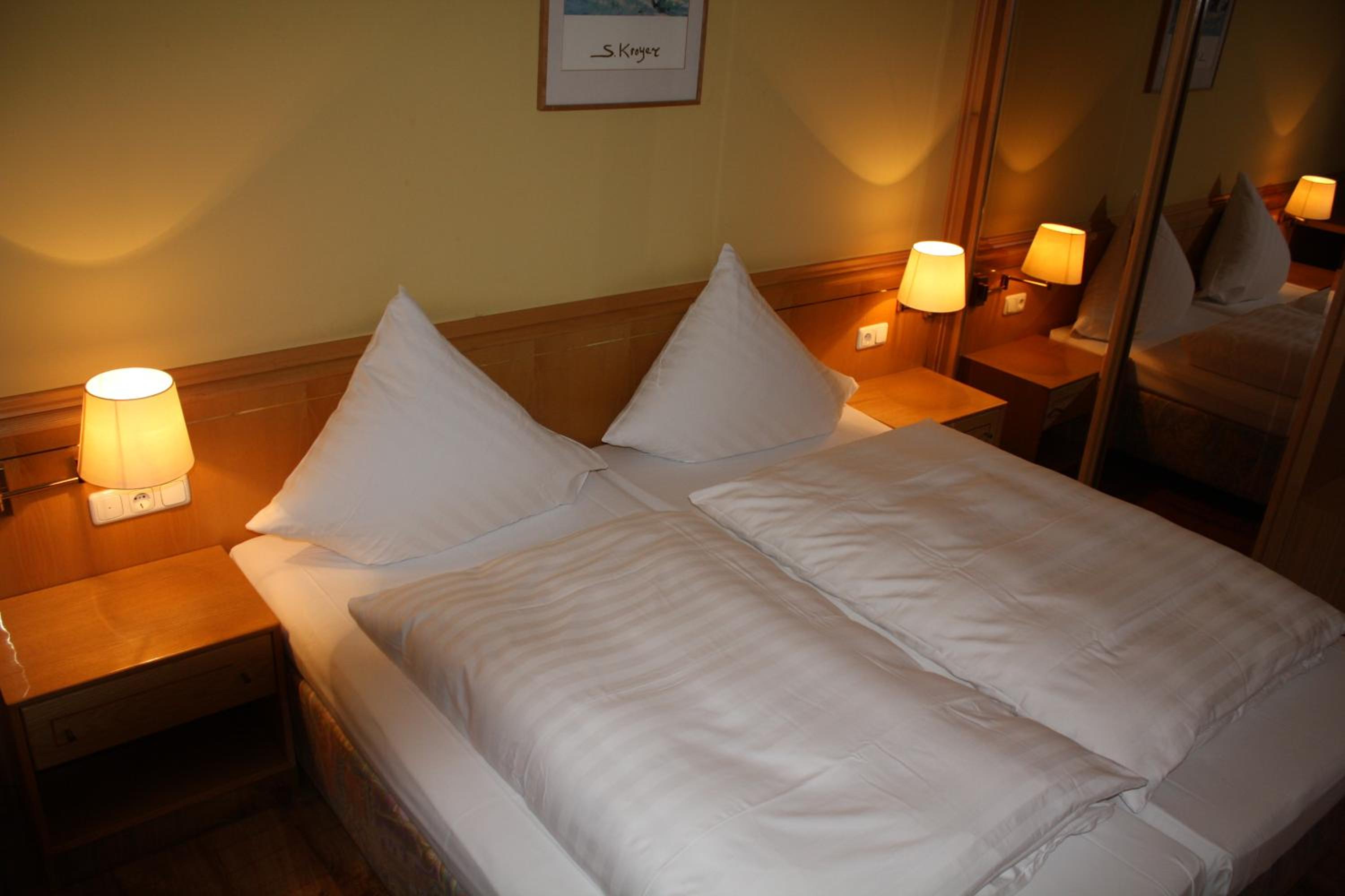 Standard Double Room - Photo 5