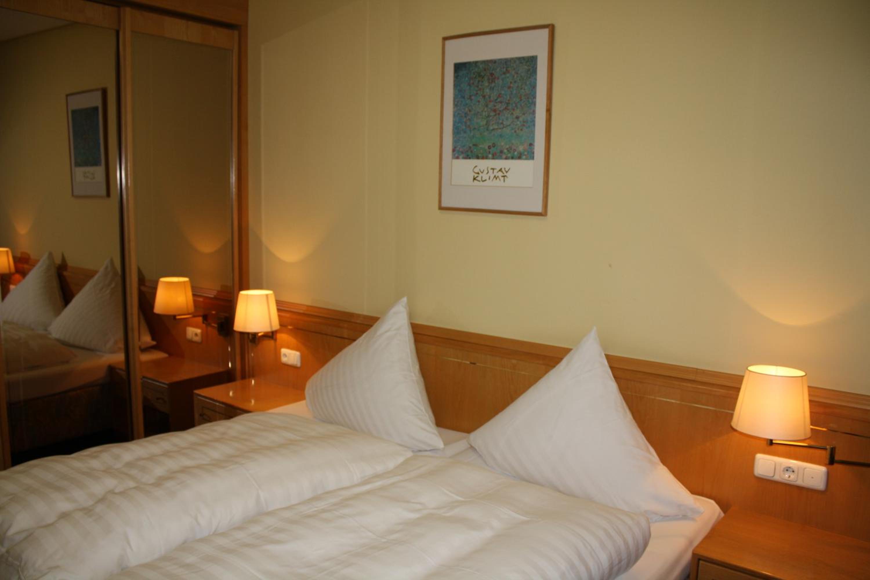 Standard Double Room - Photo 6