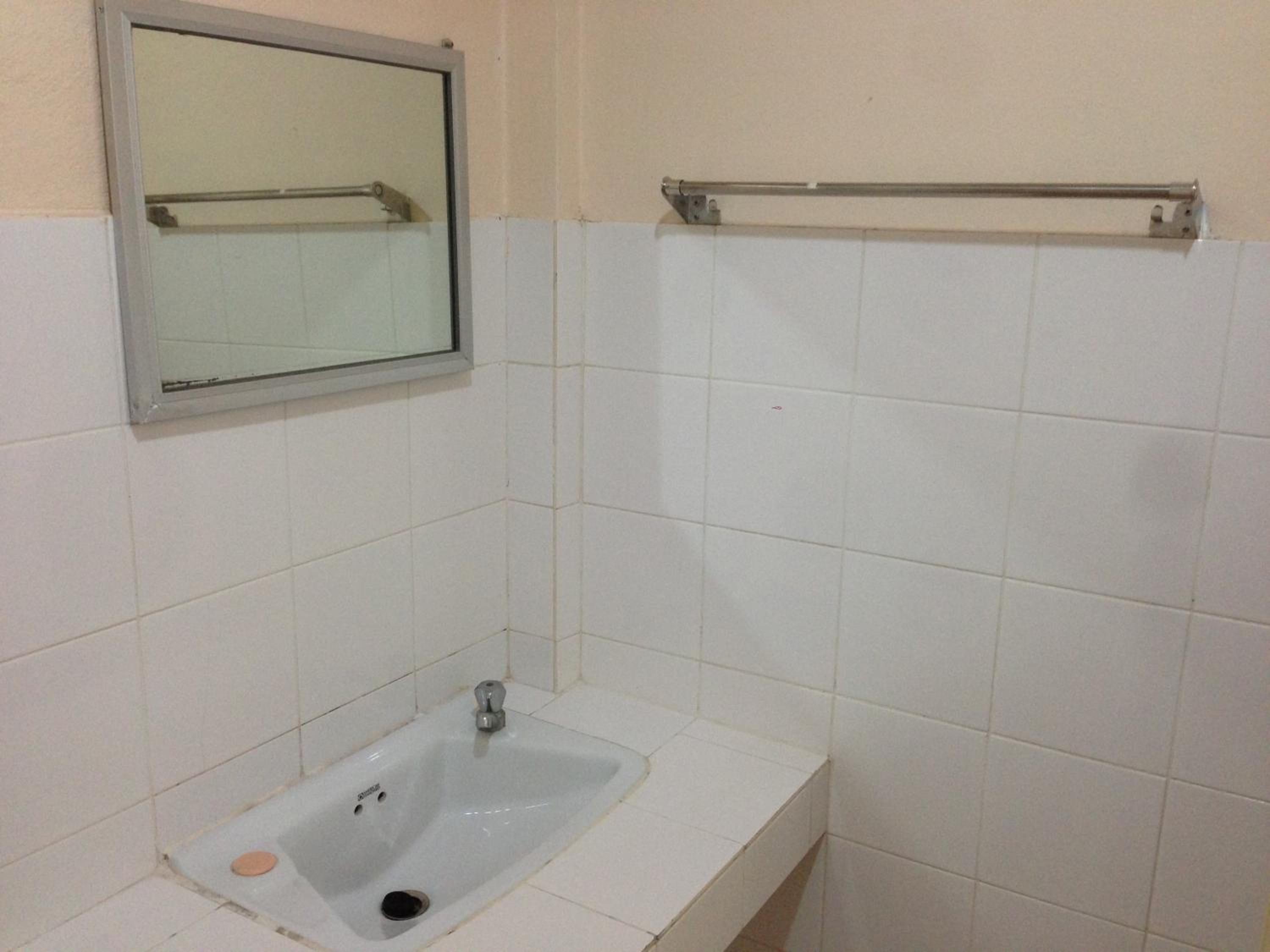 Economy Double Room - Photo 8