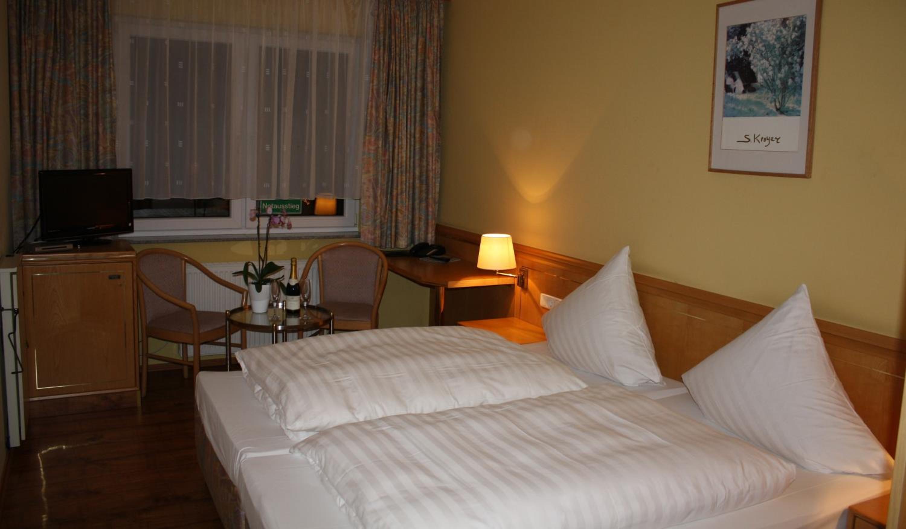 Standard Double Room - Photo 7