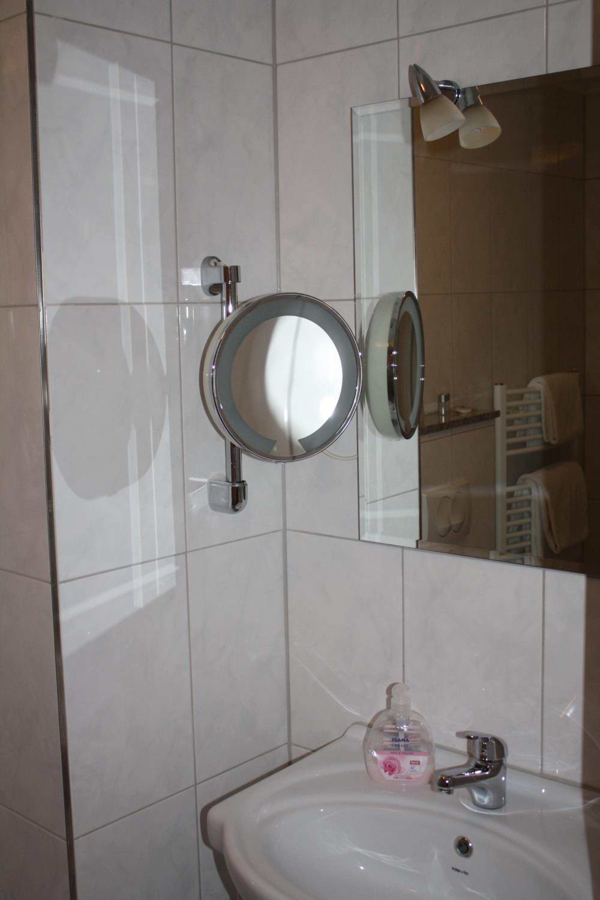 Standard Double Room - Photo 4