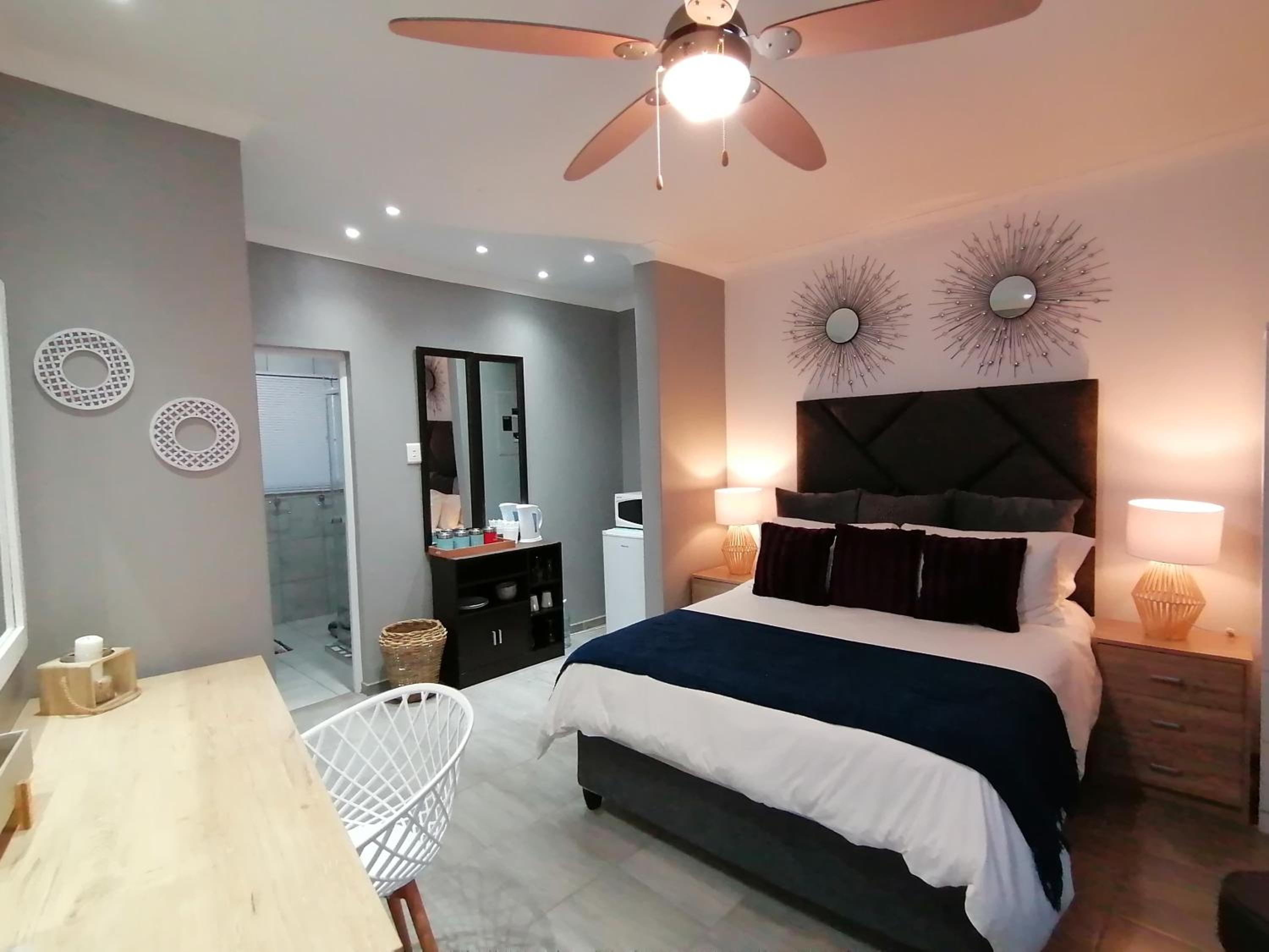 Queen Room with Garden View - Photo 1