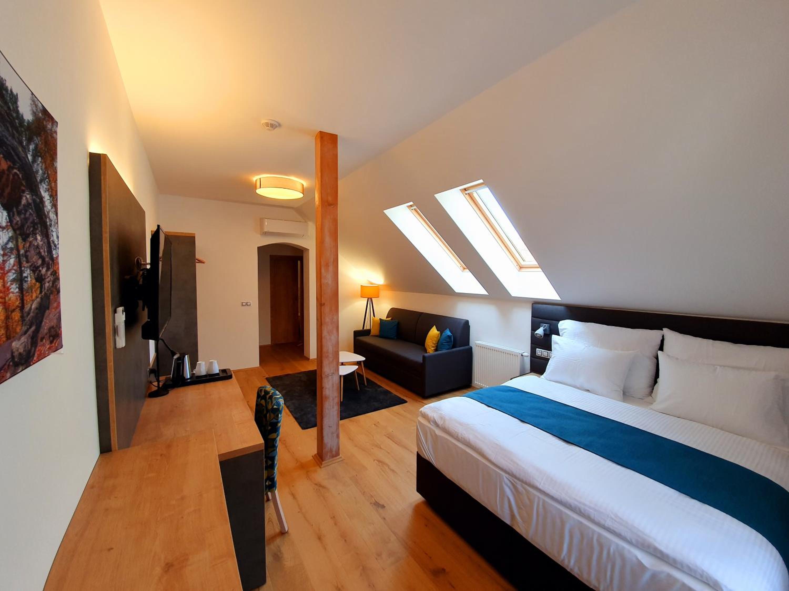 Deluxe Double Room with Extra Bed photo 3