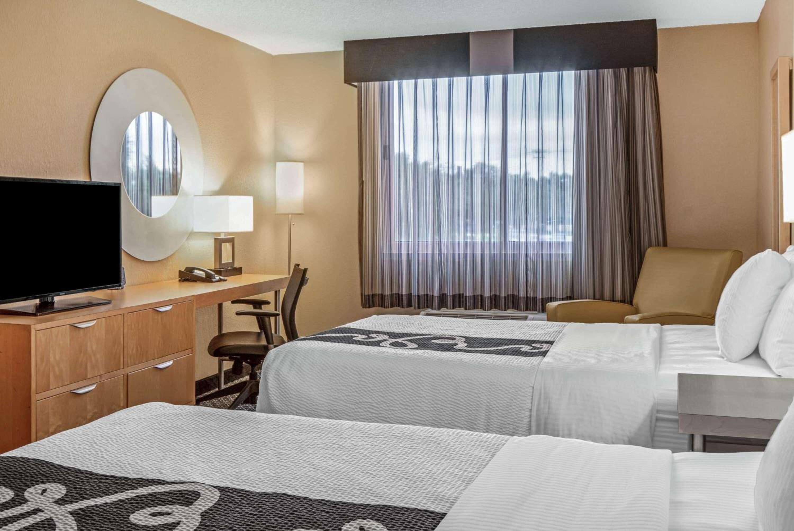 Deluxe Suite with Two Double Beds - Non-Smoking - Photo 1