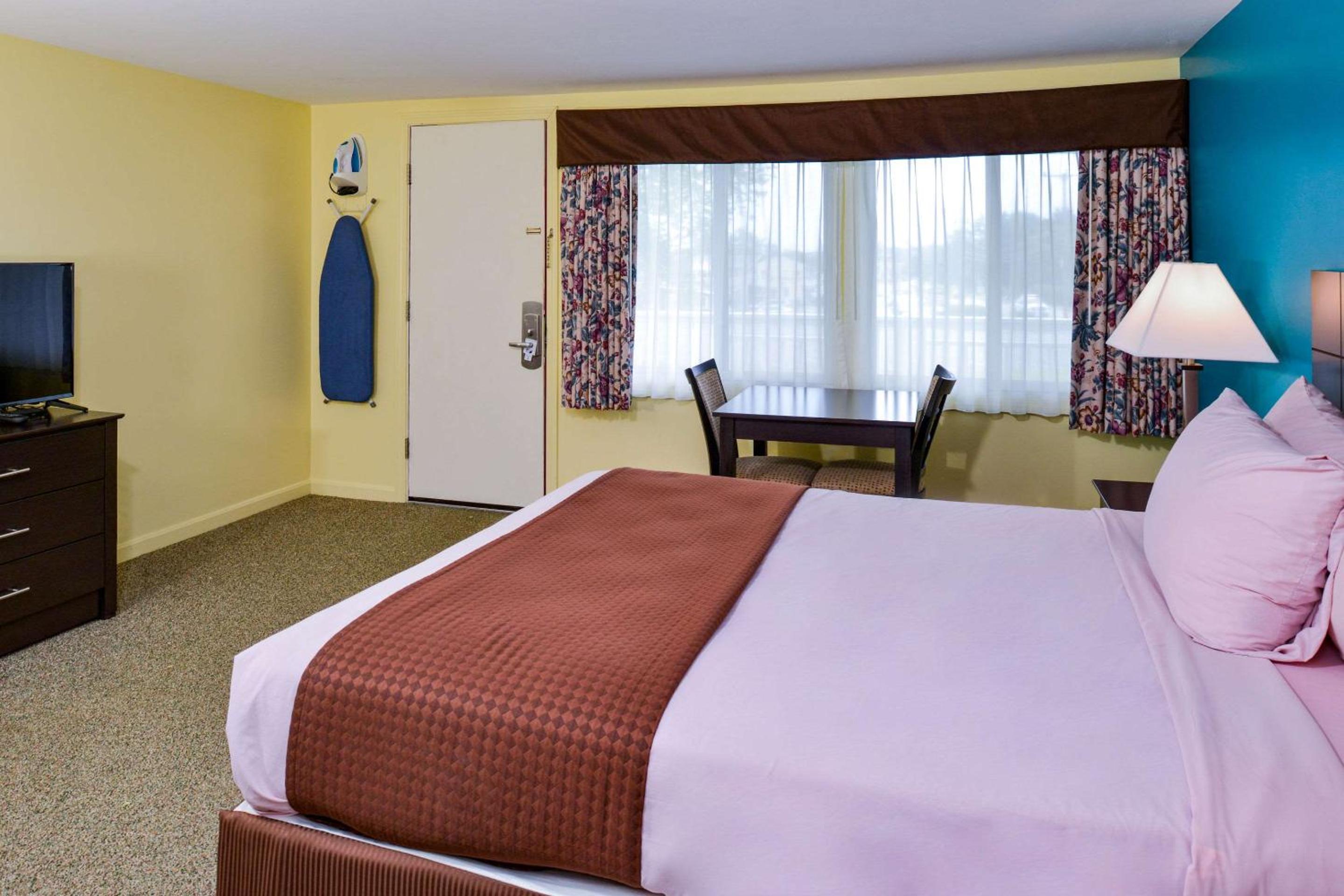 Queen Room - Photo 9