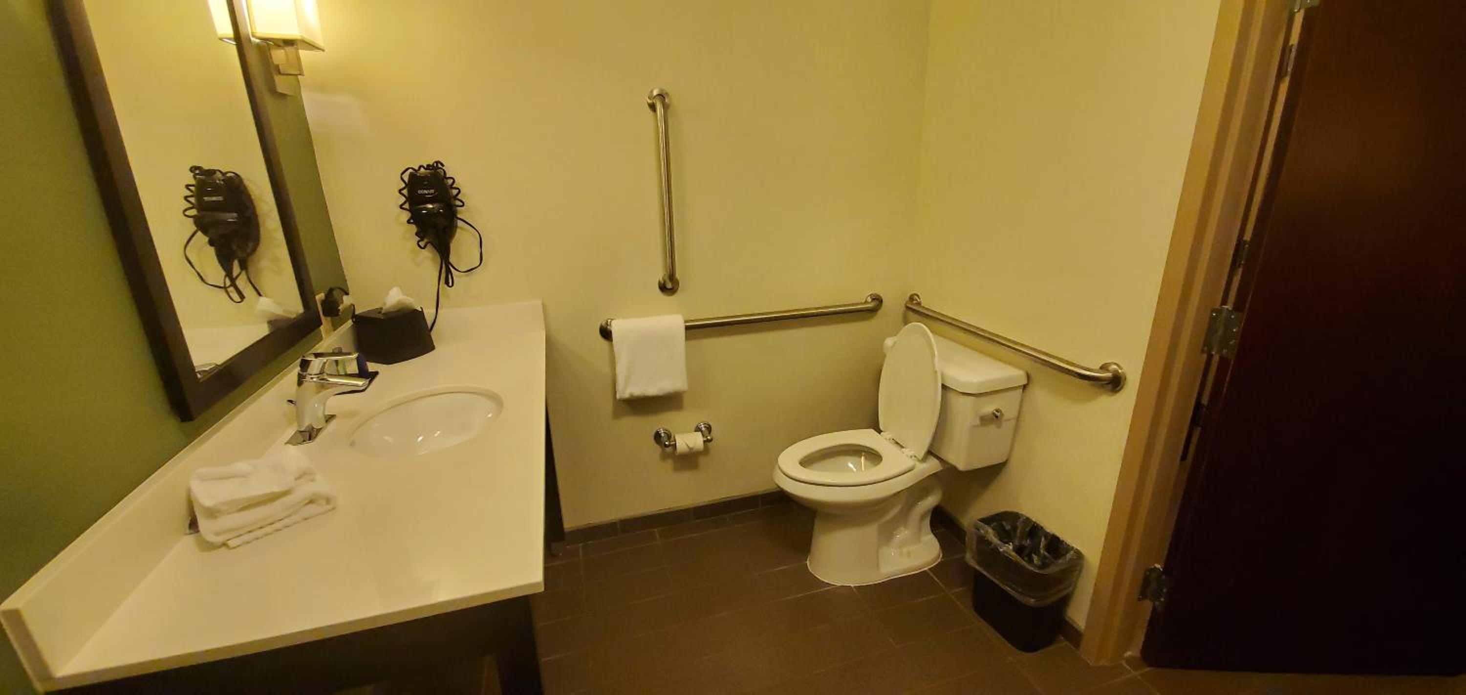 Queen Room with Two Queen Beds - Disability Access/Non-Smoking photo 3
