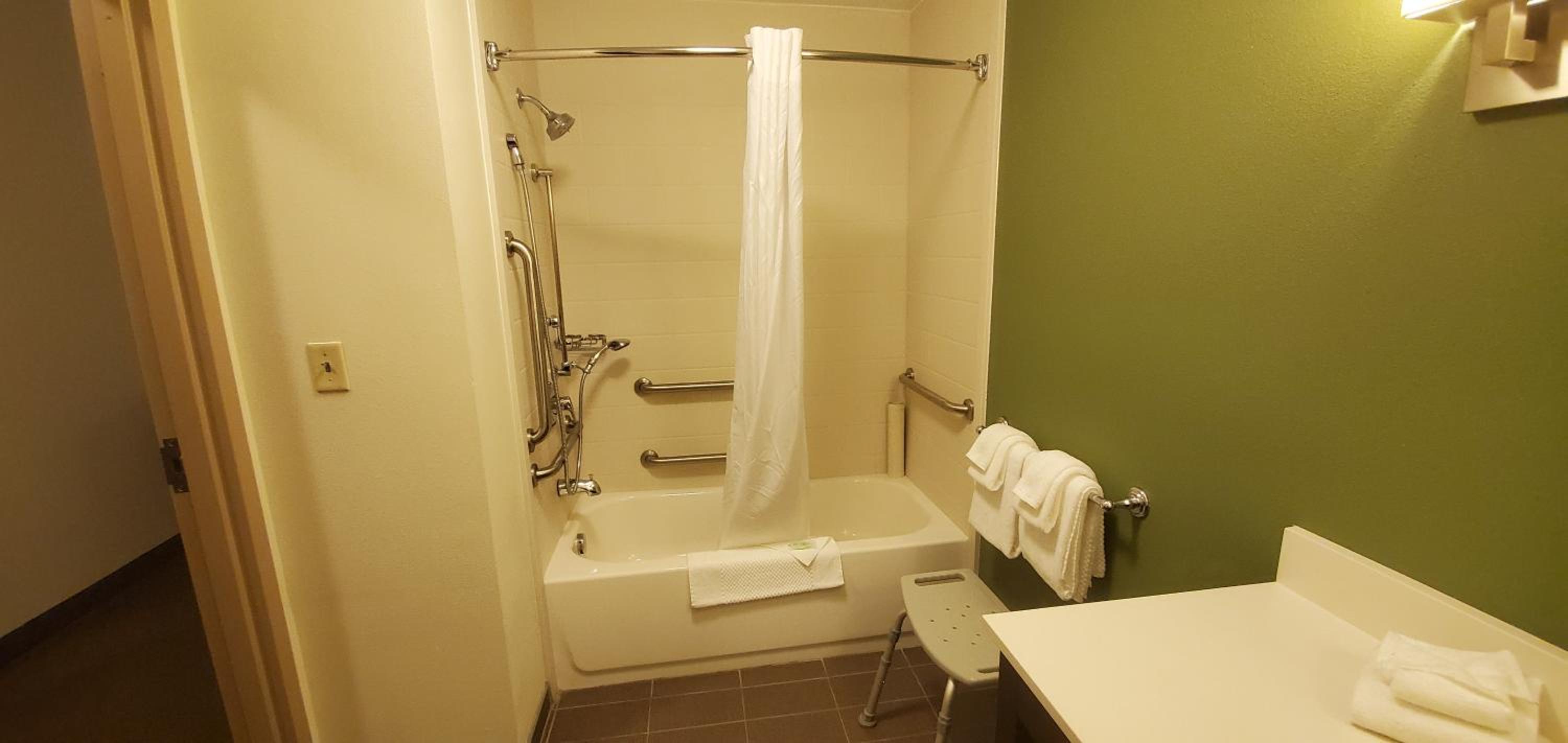 King Room - Disability Access photo 3