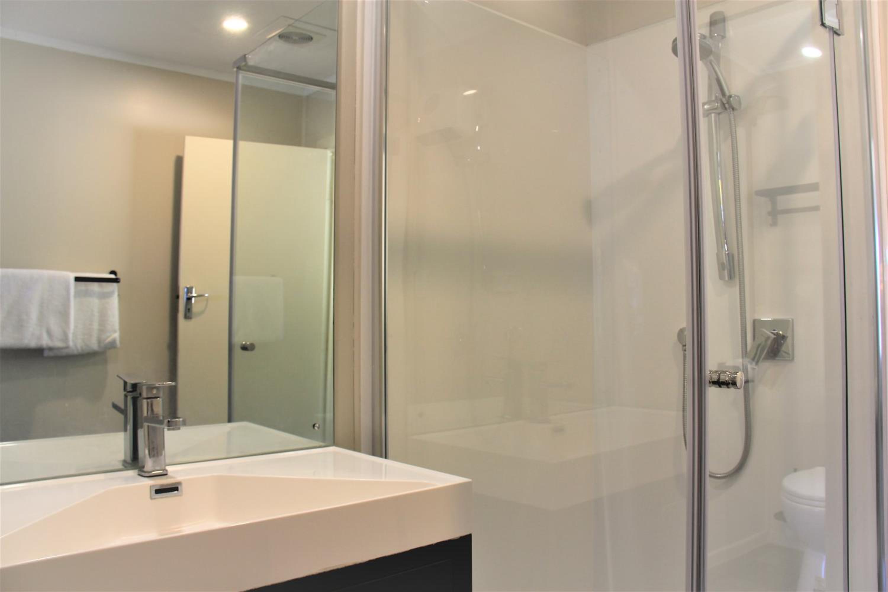 Large Two-Bedroom Apartment thumbnail 6