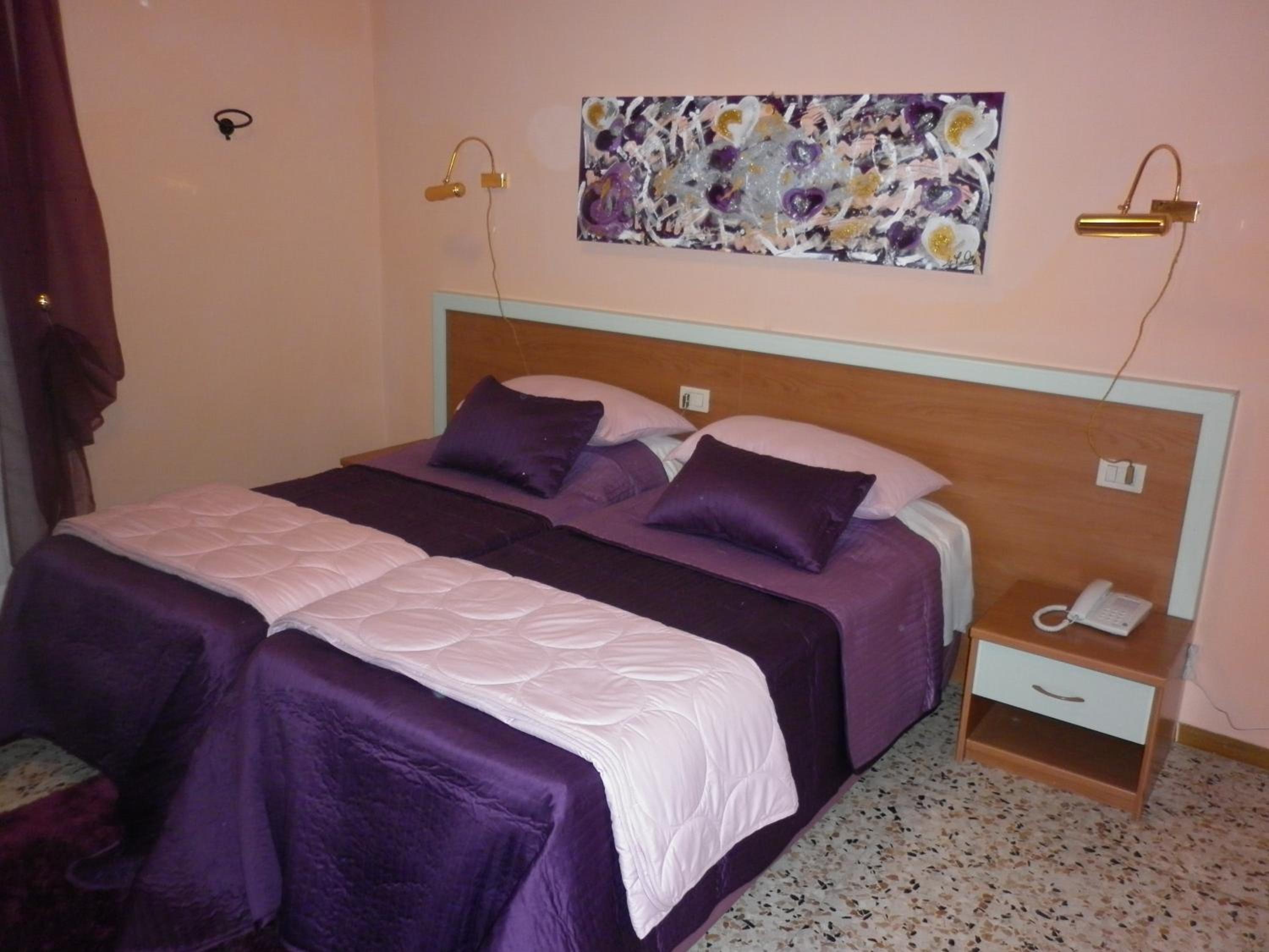 Twin Room - Photo 1