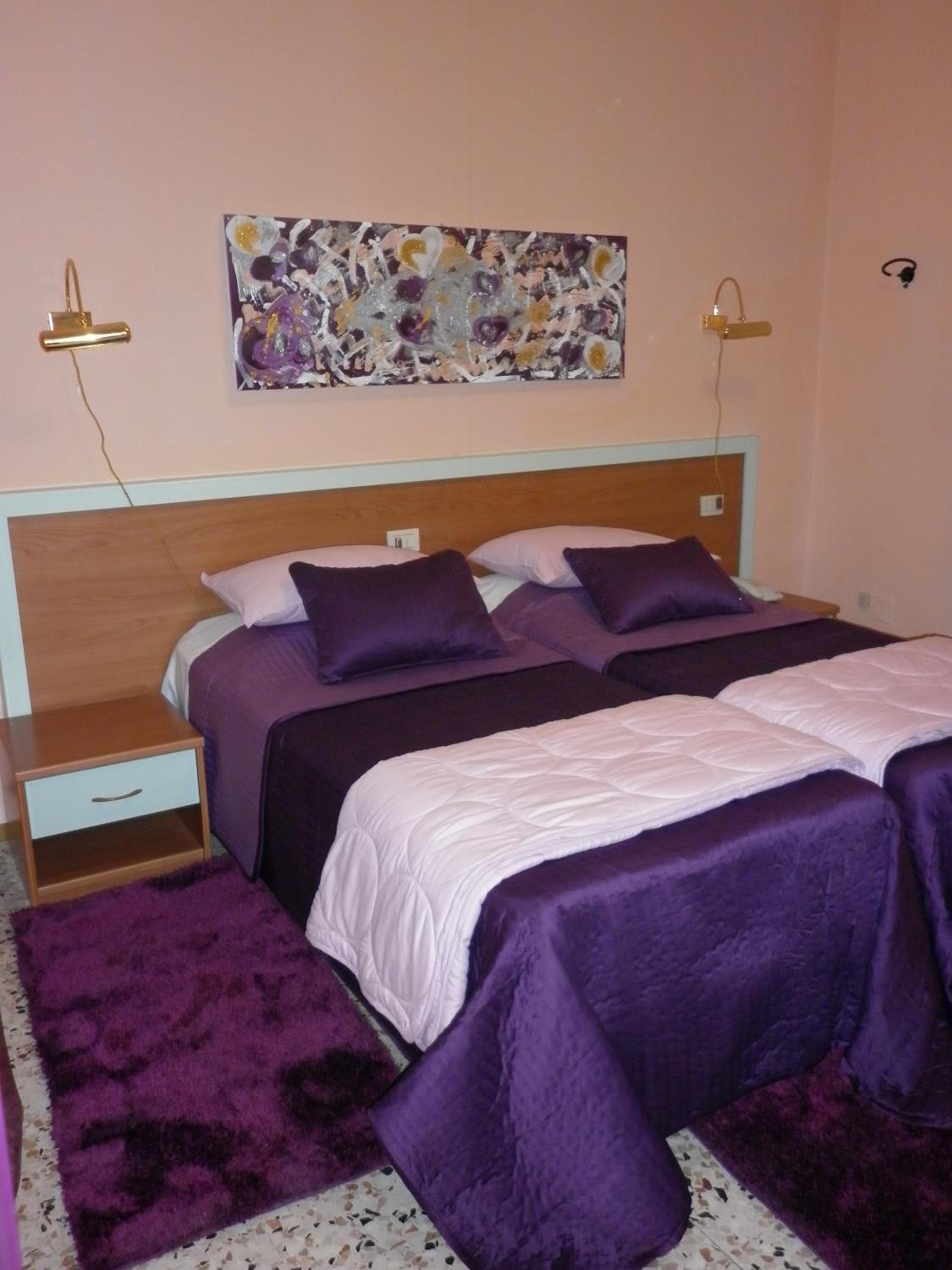 Twin Room - Photo 2