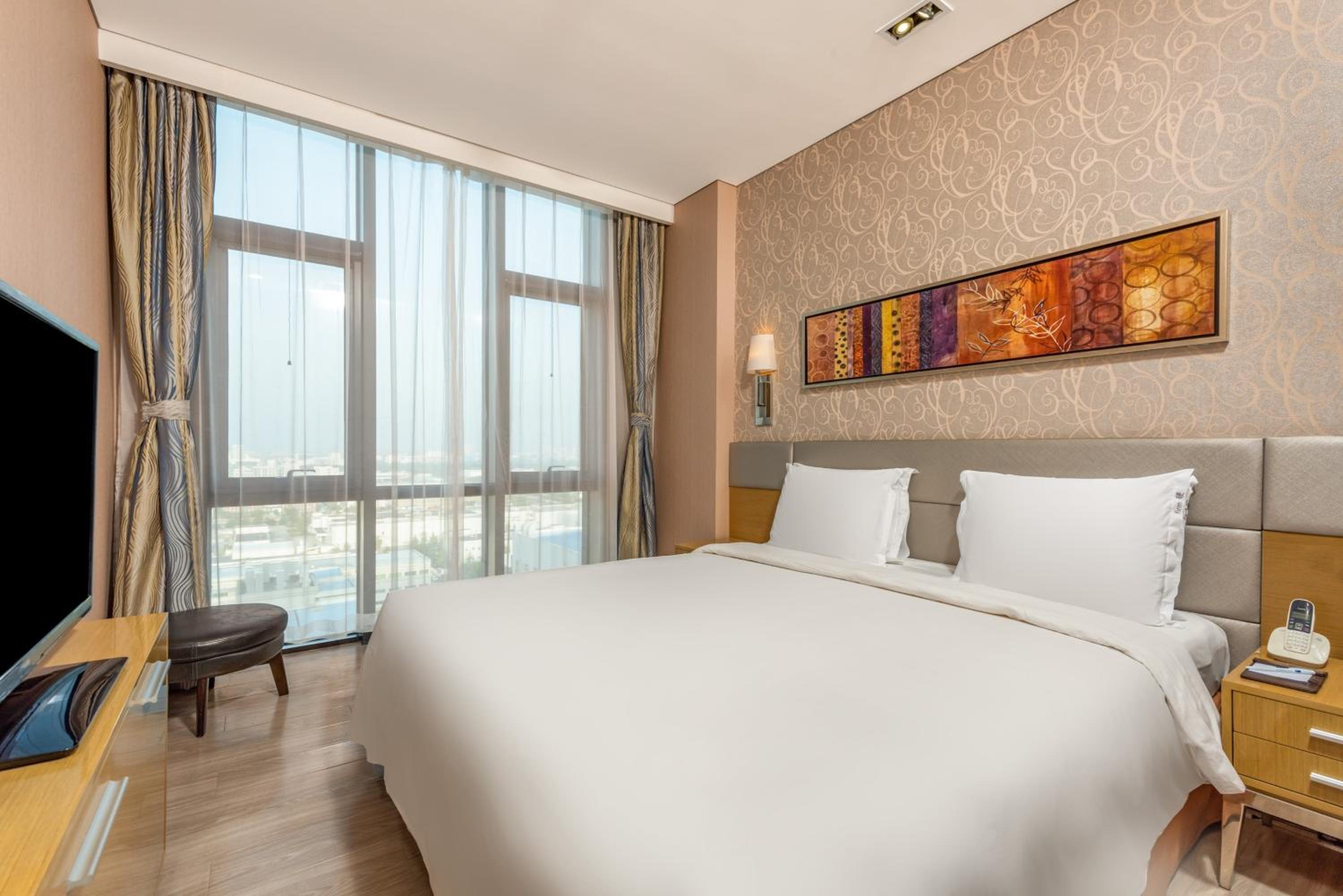 One-Bedroom Suite - Photo 1