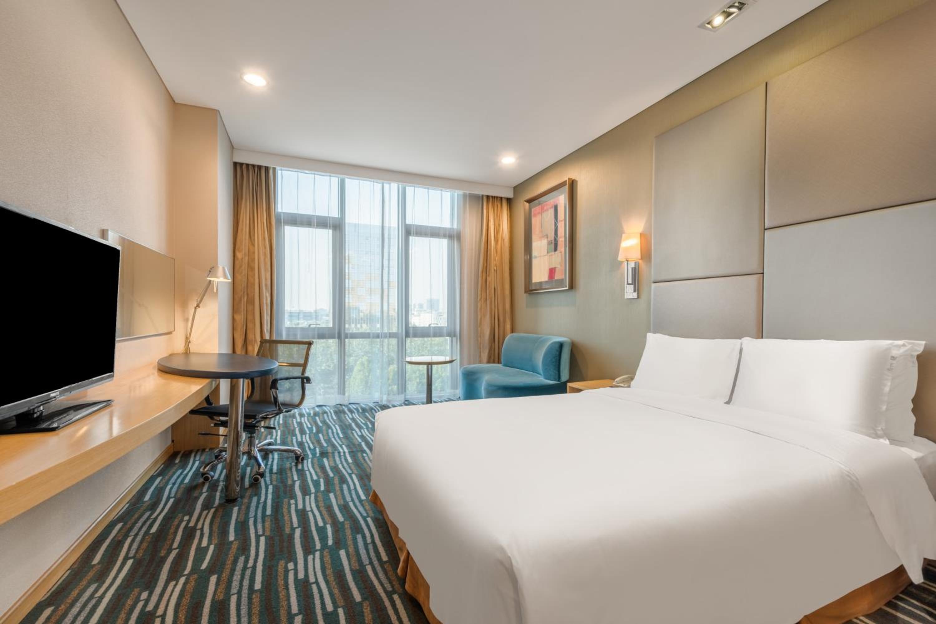 Two-Bedroom Suite - Photo 2