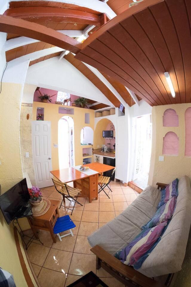 Deluxe Bungalow with Garden View - Photo 10