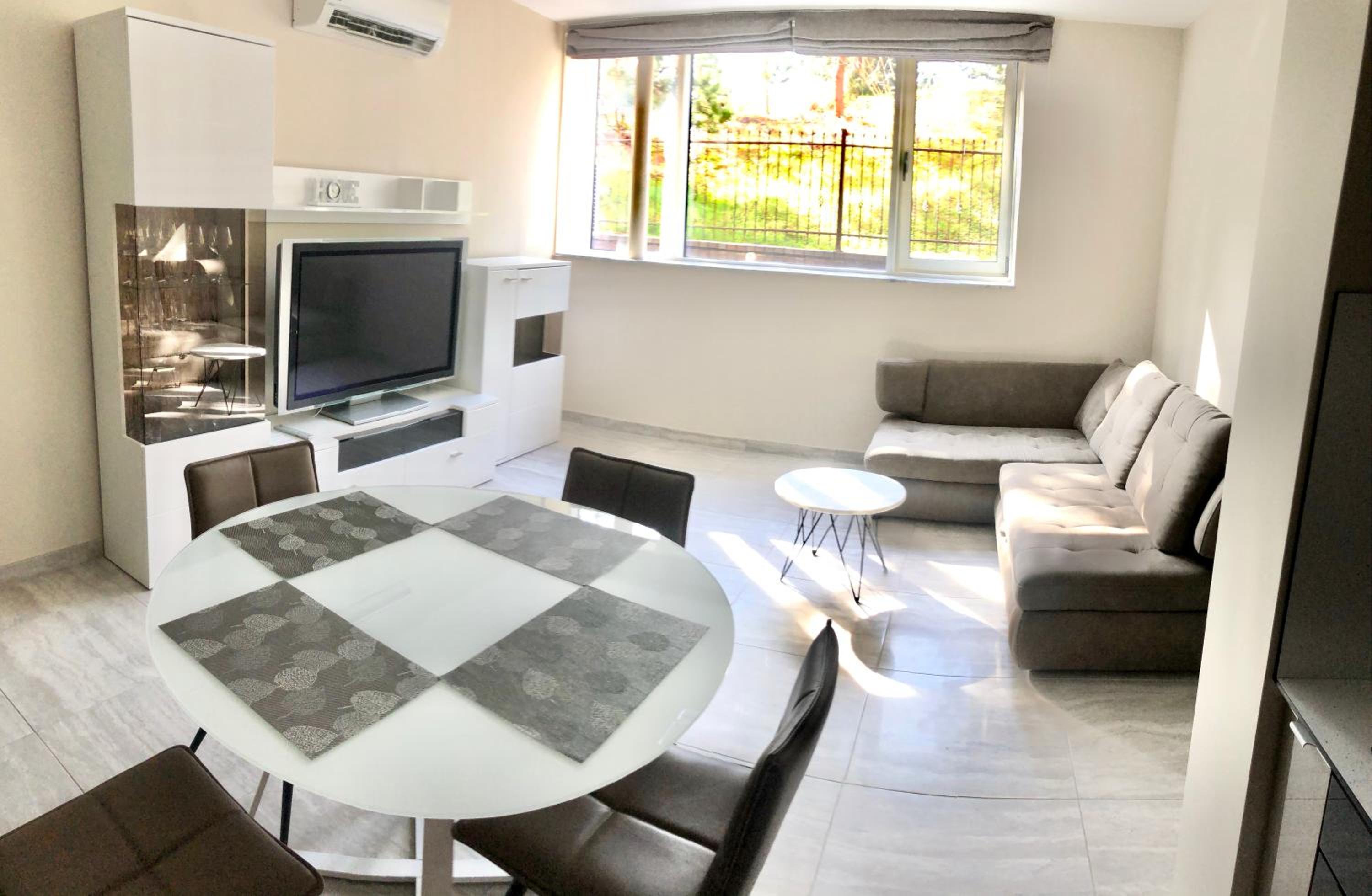 One Bedroom Apartment - Lower Ground Floor photo 2