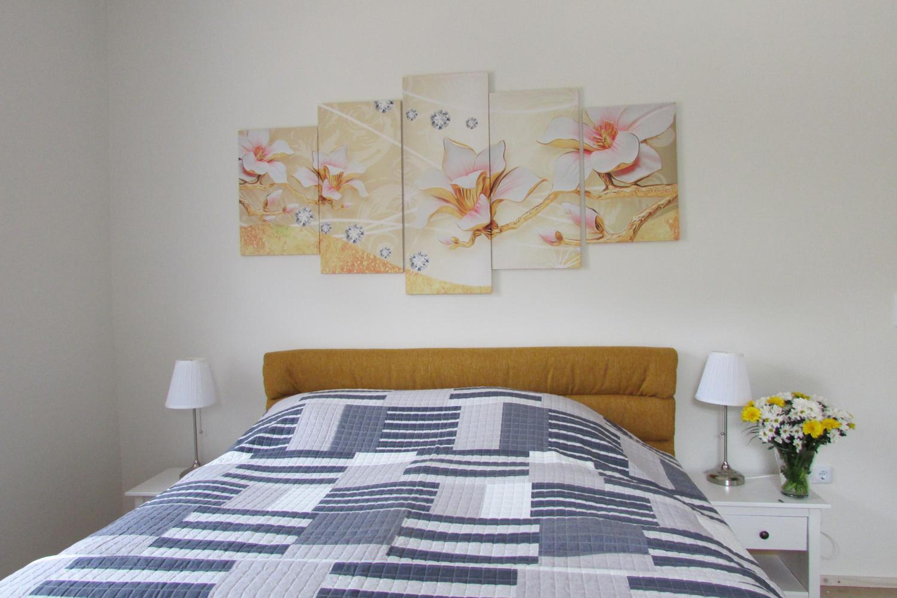 Apartment with Balcony - Photo 2