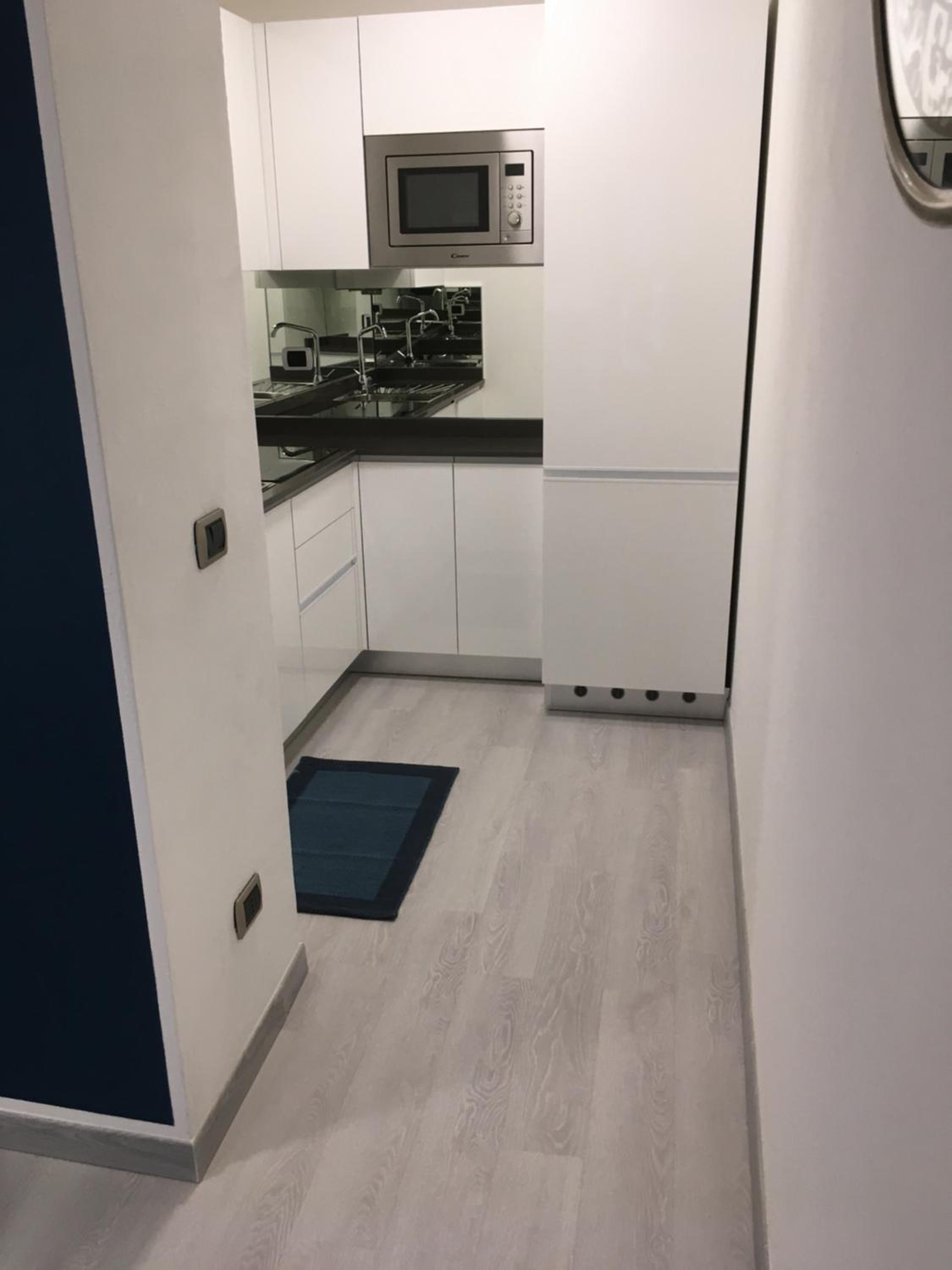 Apartment with Lake View - Photo 8