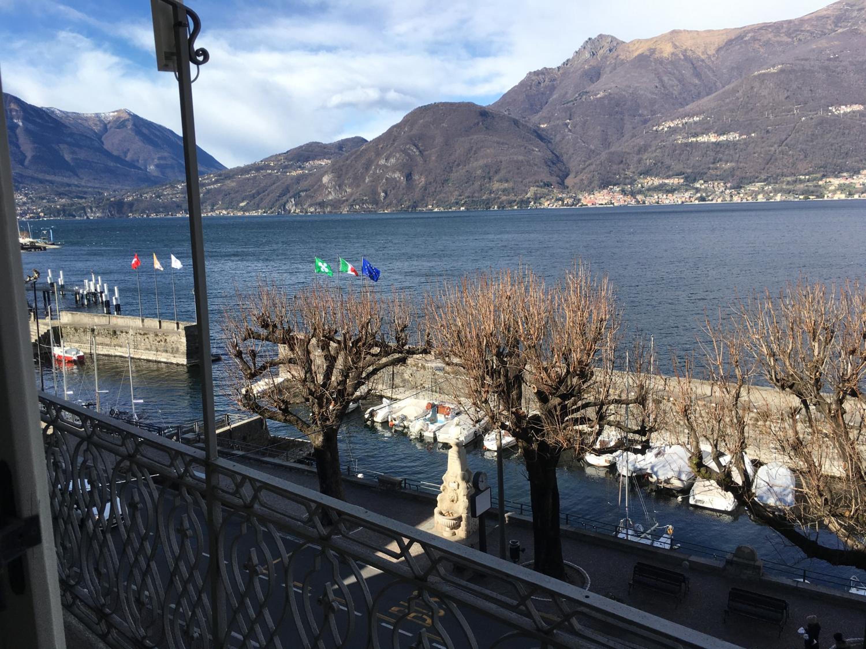 Apartment with Lake View - Photo 22