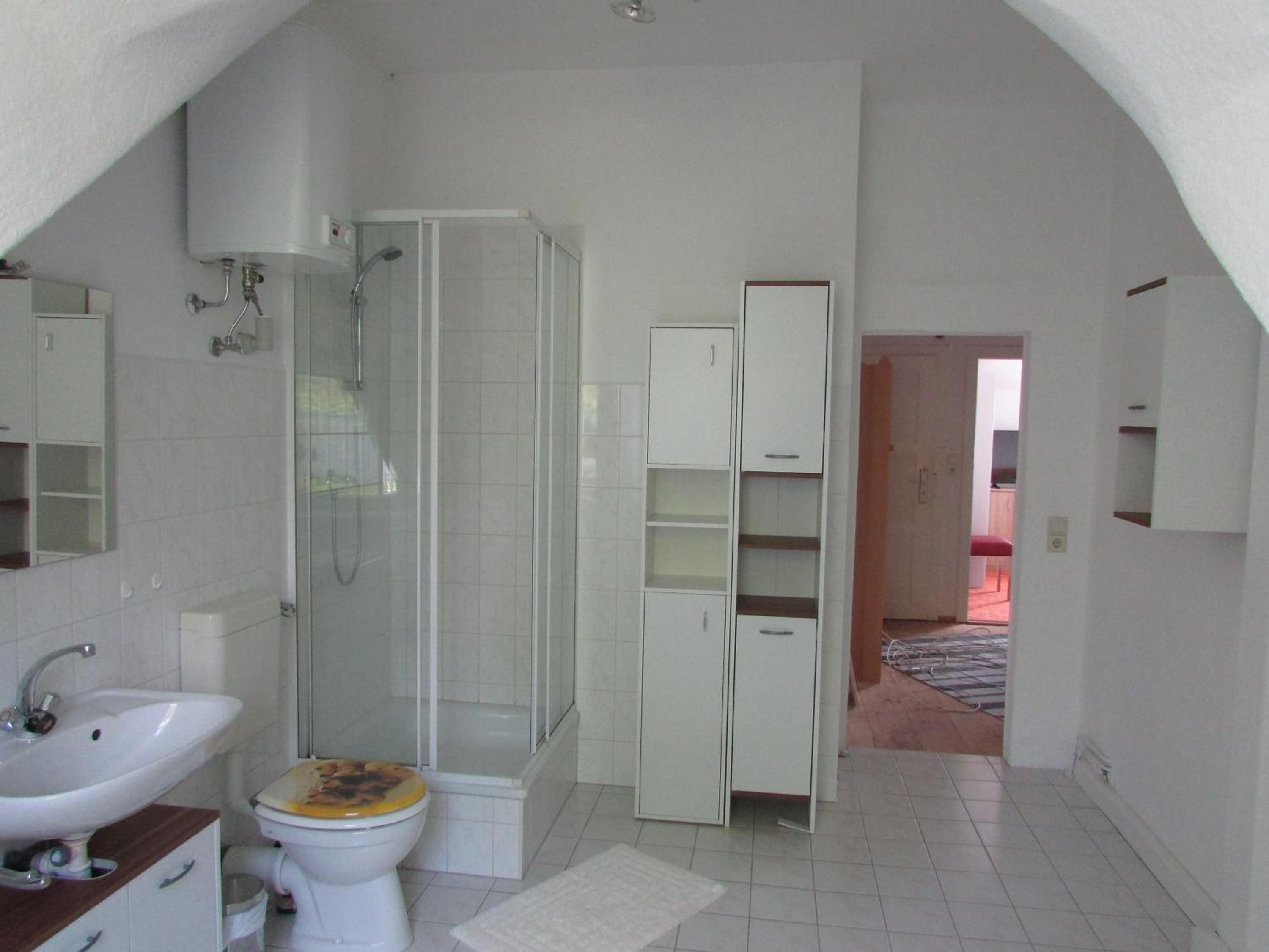 One-Bedroom Apartment - Photo 3