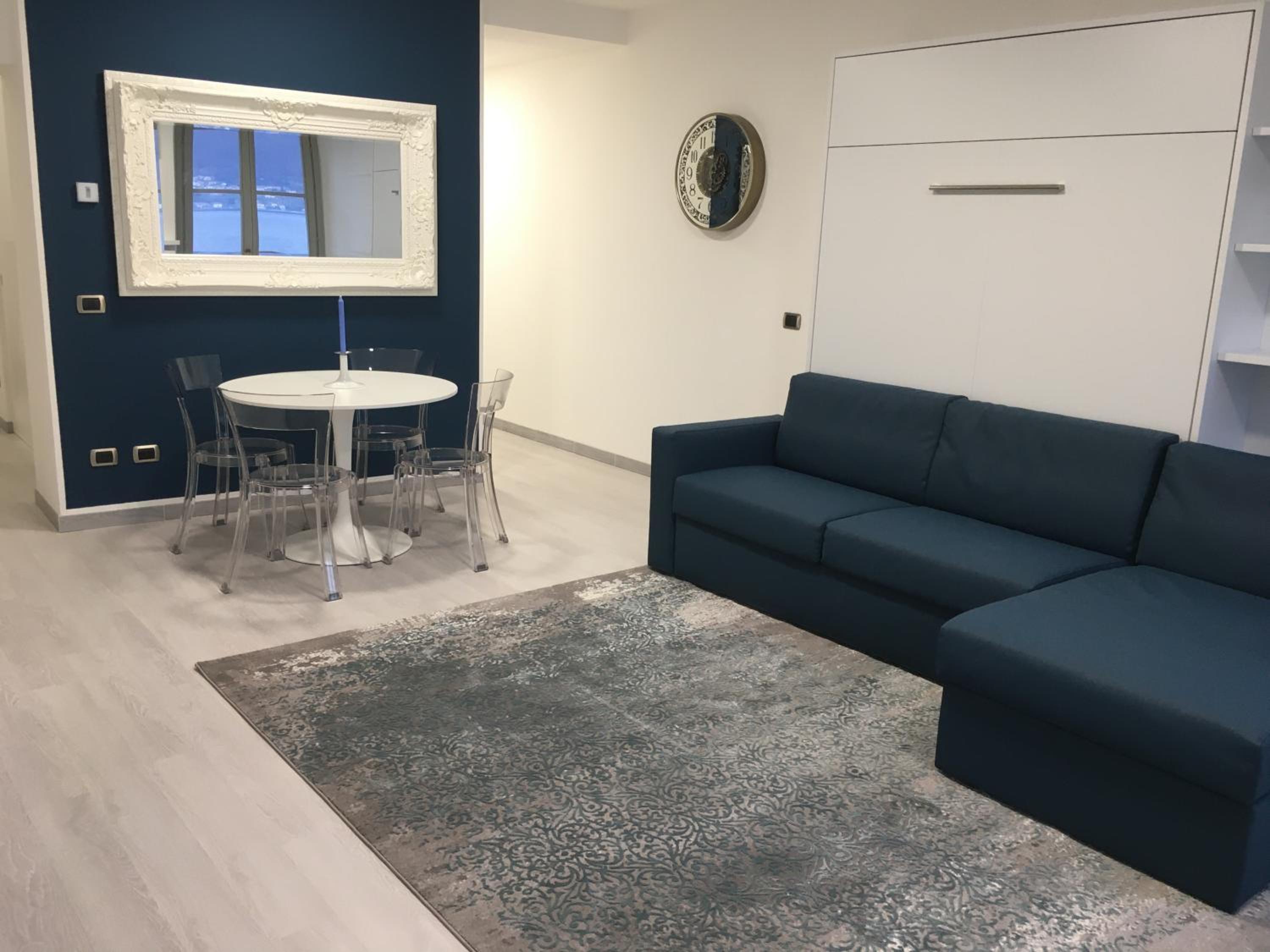 Apartment with Lake View - Photo 2