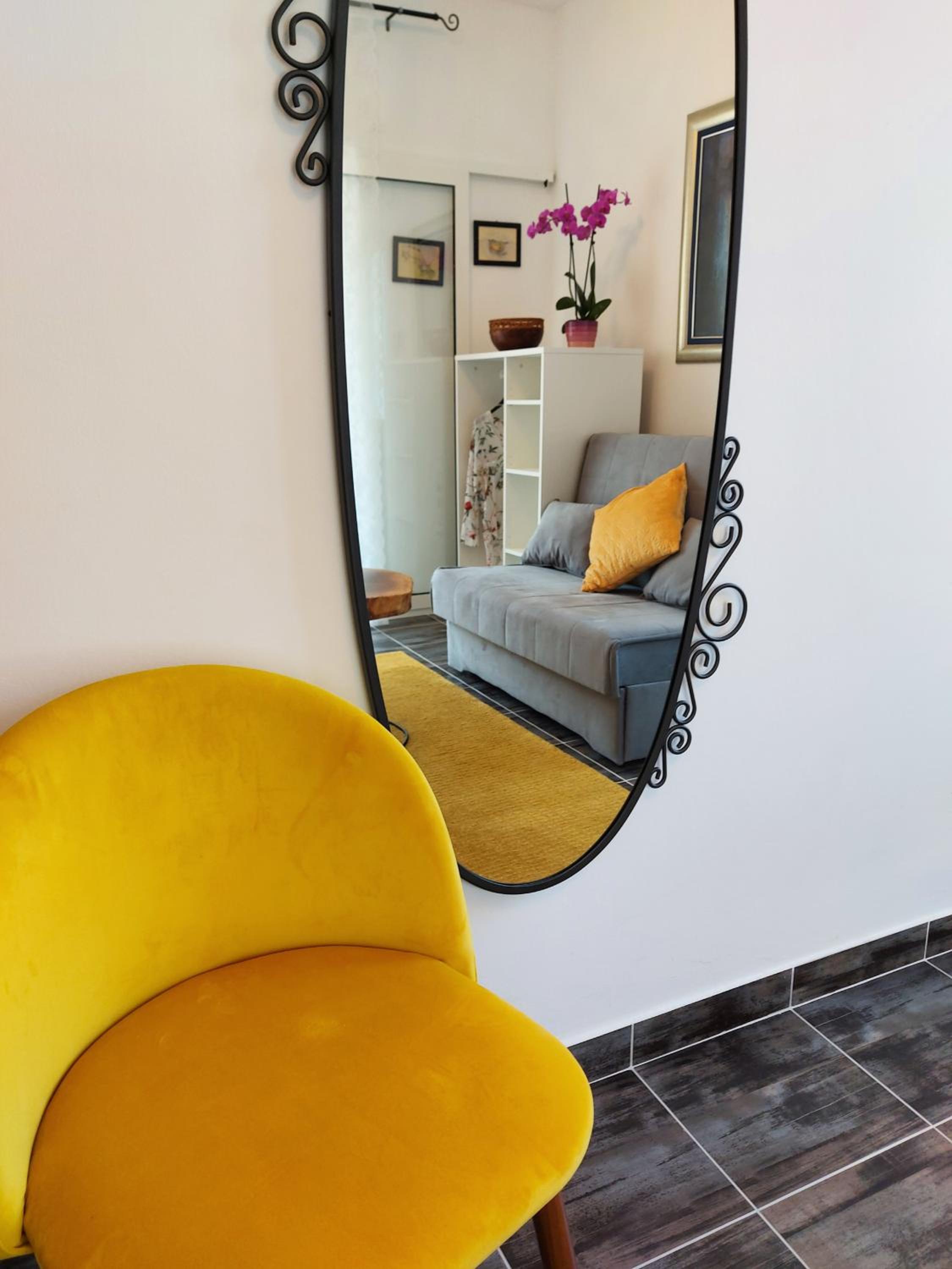 One-Bedroom Apartment - Photo 1